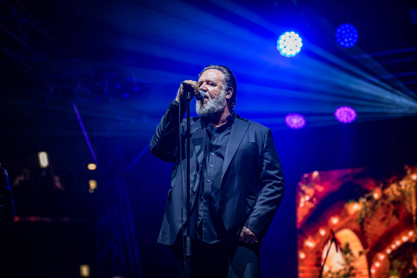 Morcheeba a Indoor Garden Party s Russellem Crowem koncertně zahájili 57. ročník KVIFF