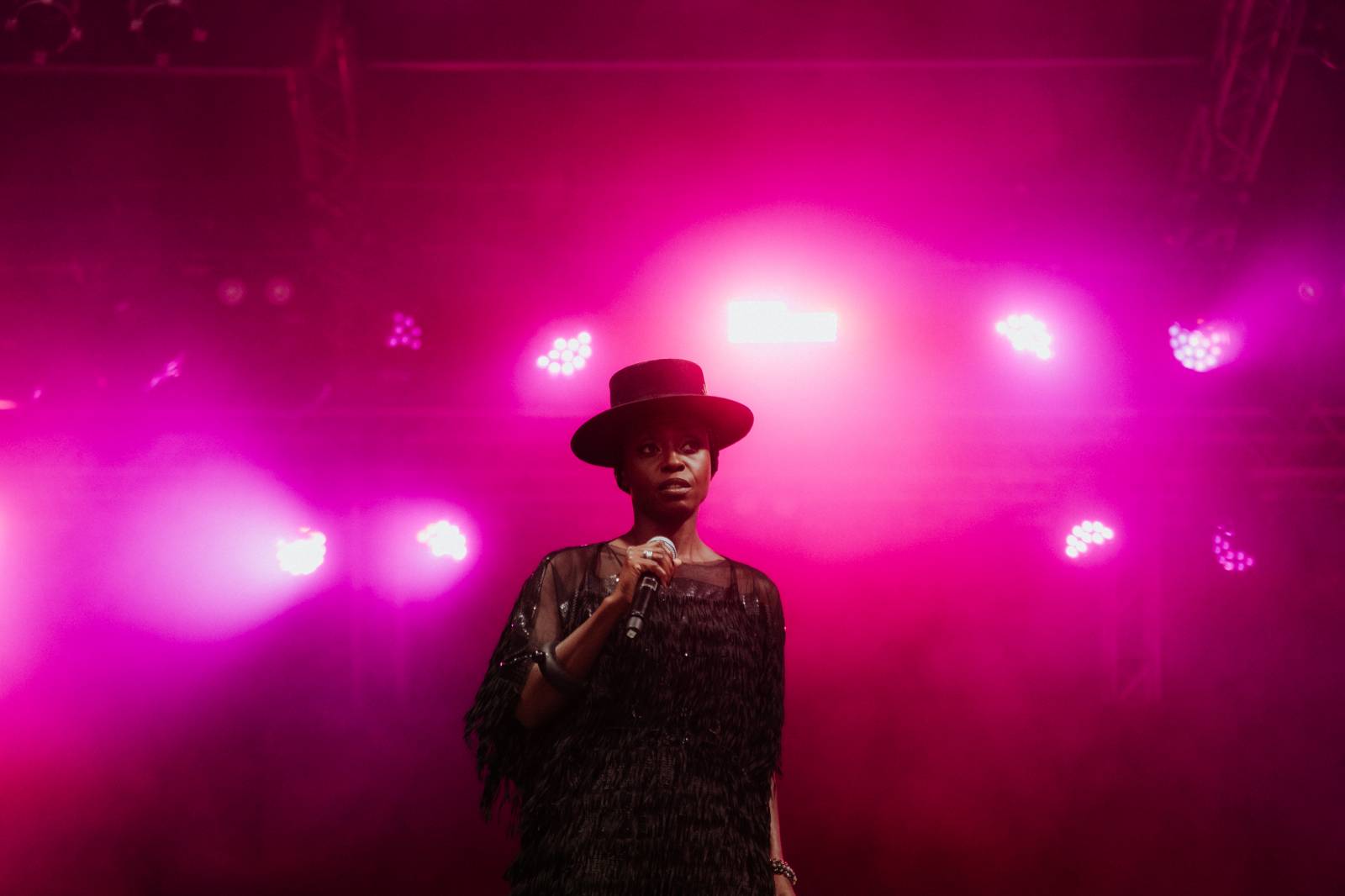 Úvodní den ve Varech se neobešel bez deště. Vystoupili Vojtěch Dyk, Morcheeba a Indoor Garden Party