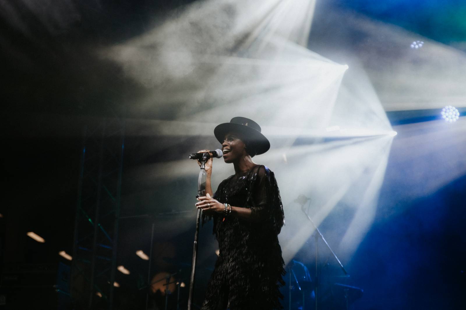 Úvodní den ve Varech se neobešel bez deště. Vystoupili Vojtěch Dyk, Morcheeba a Indoor Garden Party