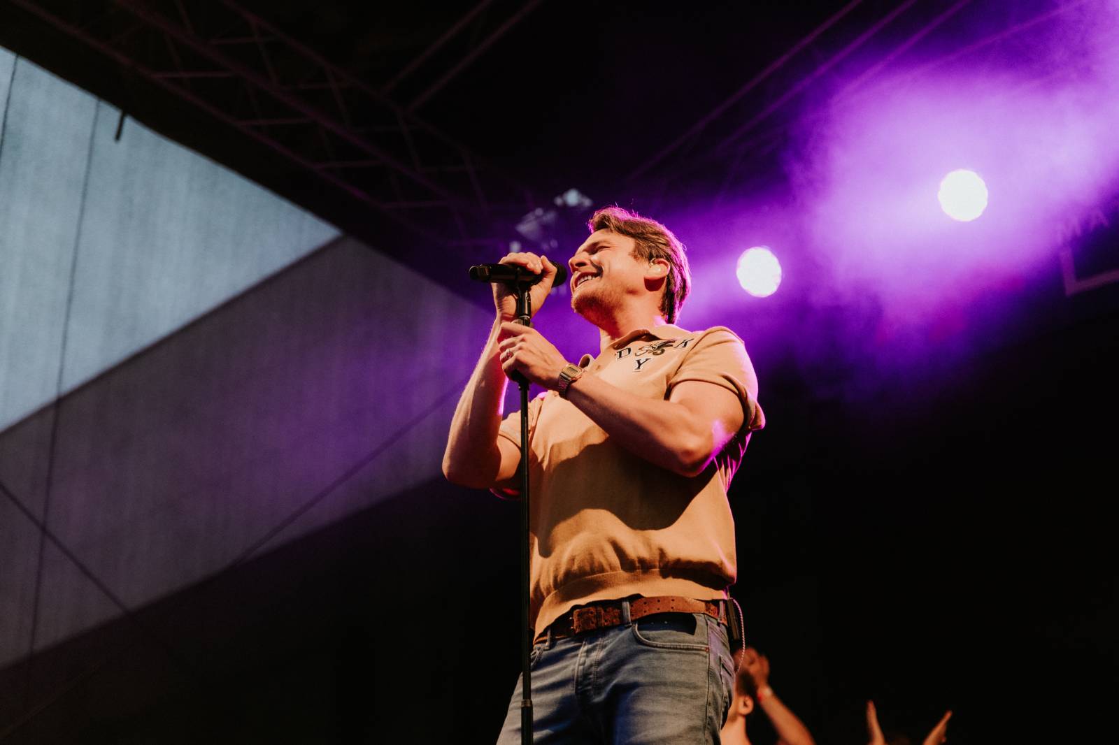 Úvodní den ve Varech se neobešel bez deště. Vystoupili Vojtěch Dyk, Morcheeba a Indoor Garden Party