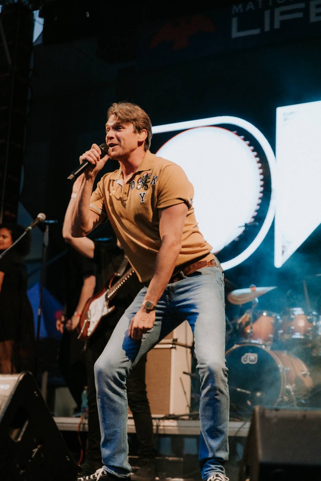 Úvodní den ve Varech se neobešel bez deště. Vystoupili Vojtěch Dyk, Morcheeba a Indoor Garden Party