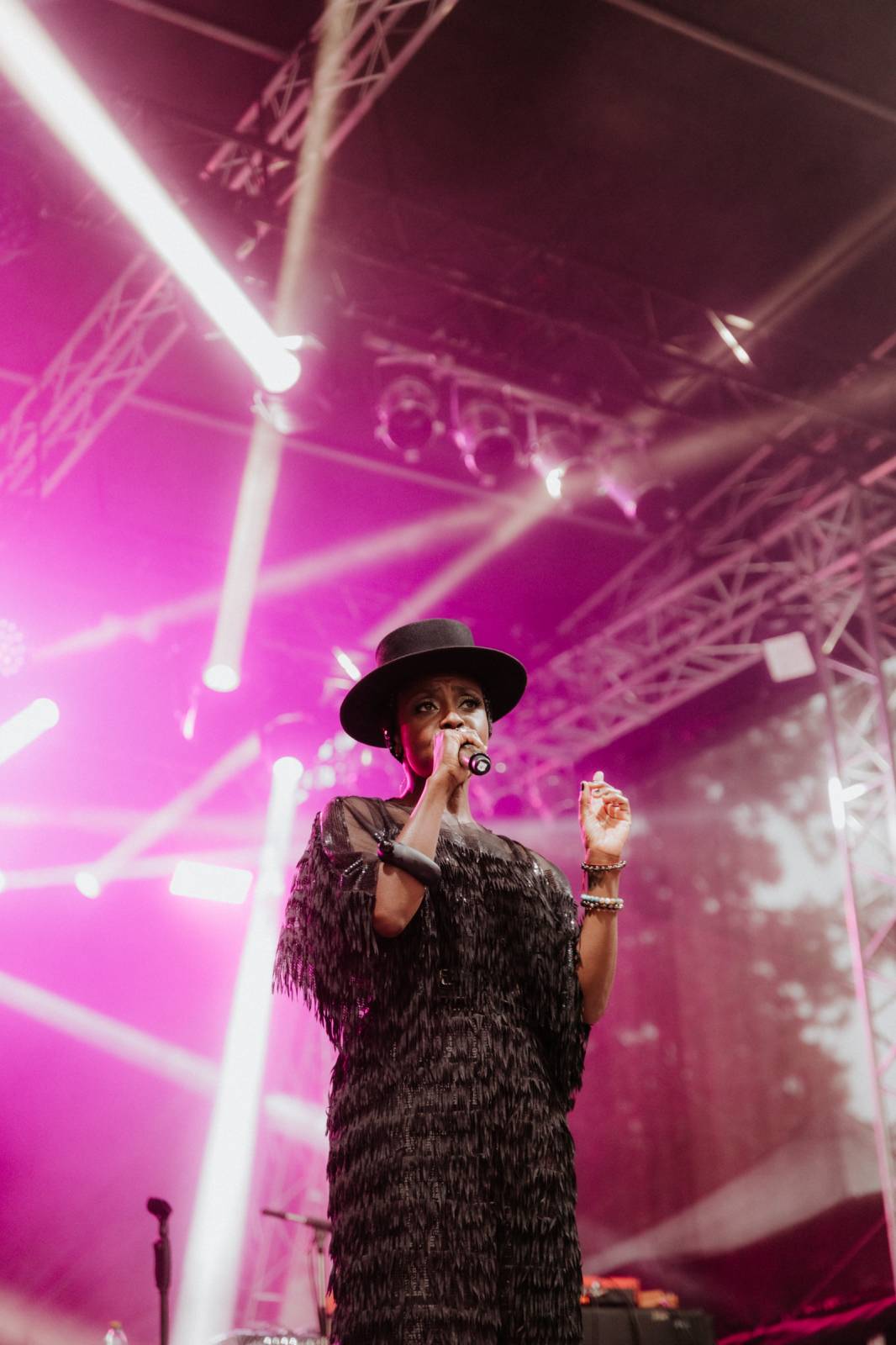 Úvodní den ve Varech se neobešel bez deště. Vystoupili Vojtěch Dyk, Morcheeba a Indoor Garden Party