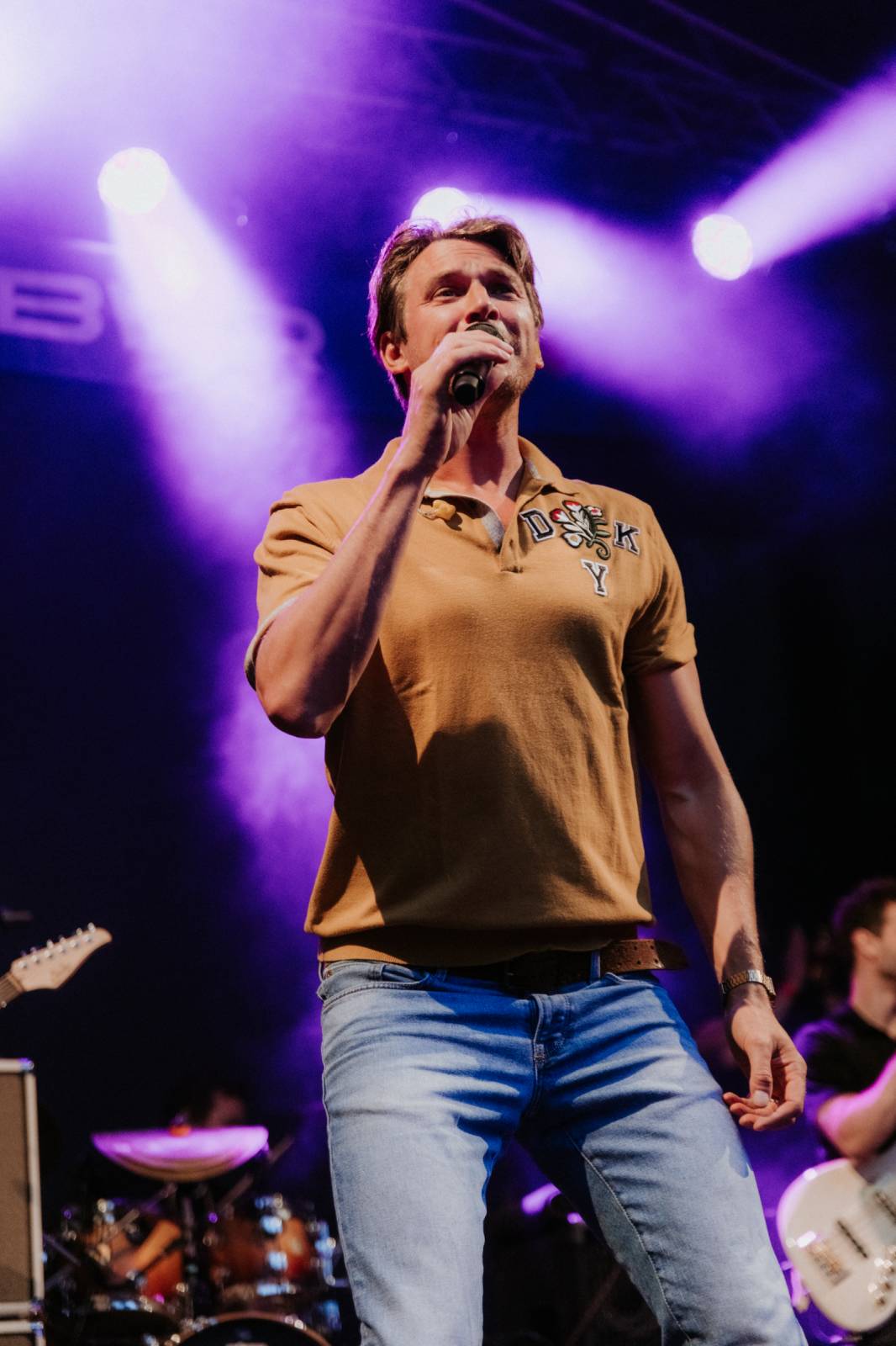 Úvodní den ve Varech se neobešel bez deště. Vystoupili Vojtěch Dyk, Morcheeba a Indoor Garden Party