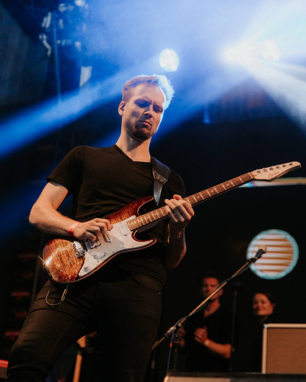 Úvodní den ve Varech se neobešel bez deště. Vystoupili Vojtěch Dyk, Morcheeba a Indoor Garden Party