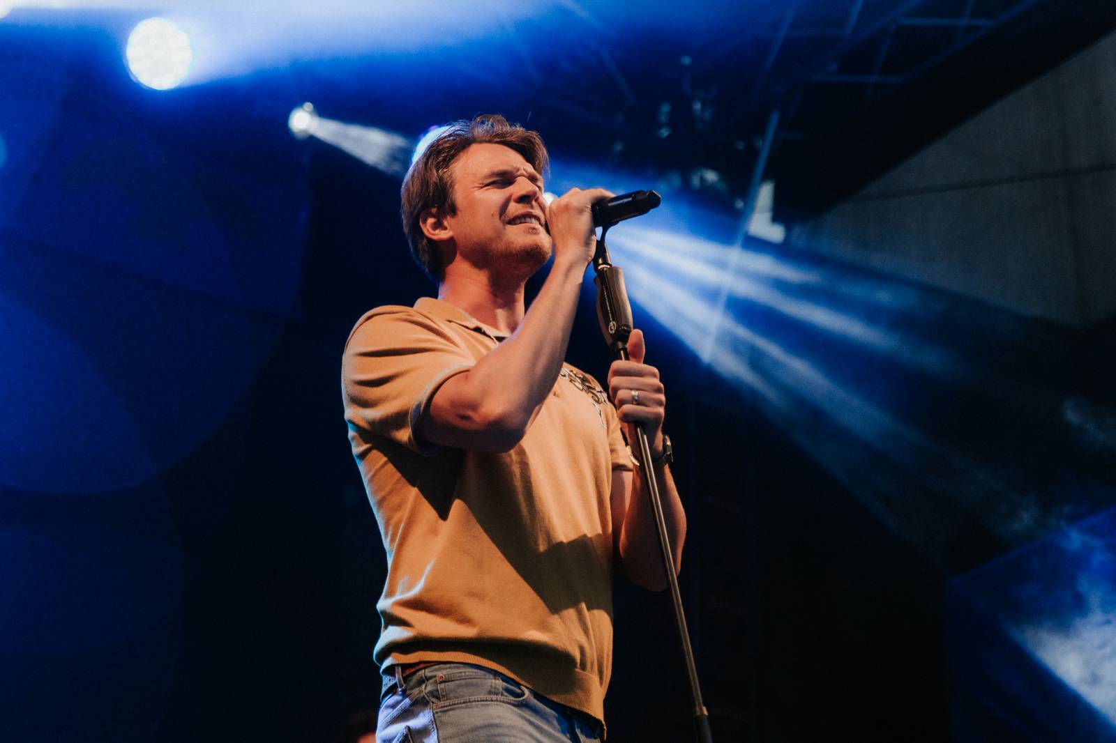 Úvodní den ve Varech se neobešel bez deště. Vystoupili Vojtěch Dyk, Morcheeba a Indoor Garden Party