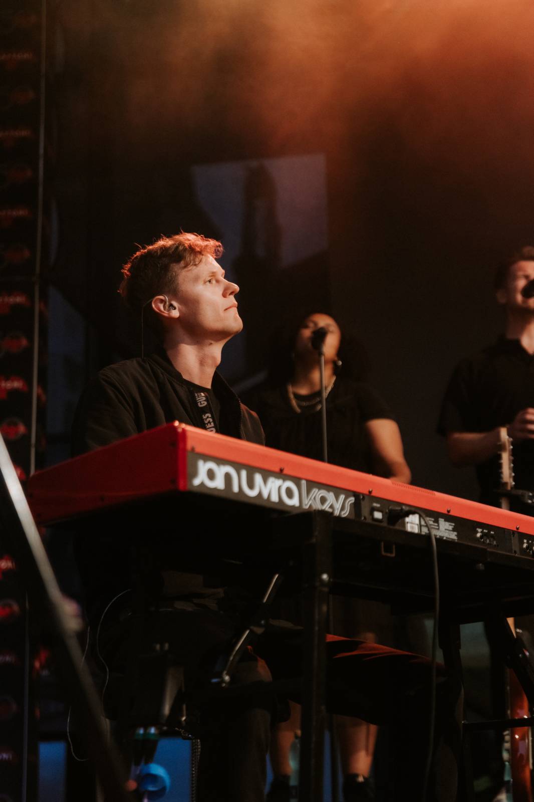 Úvodní den ve Varech se neobešel bez deště. Vystoupili Vojtěch Dyk, Morcheeba a Indoor Garden Party