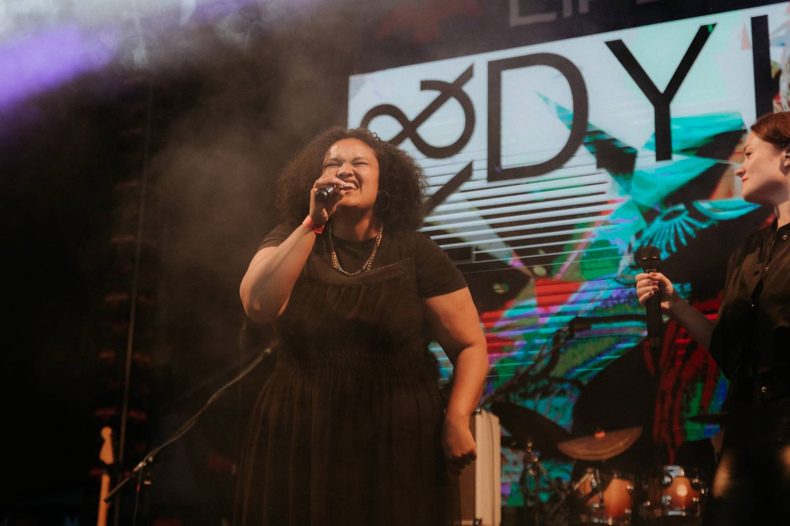 Úvodní den ve Varech se neobešel bez deště. Vystoupili Vojtěch Dyk, Morcheeba a Indoor Garden Party