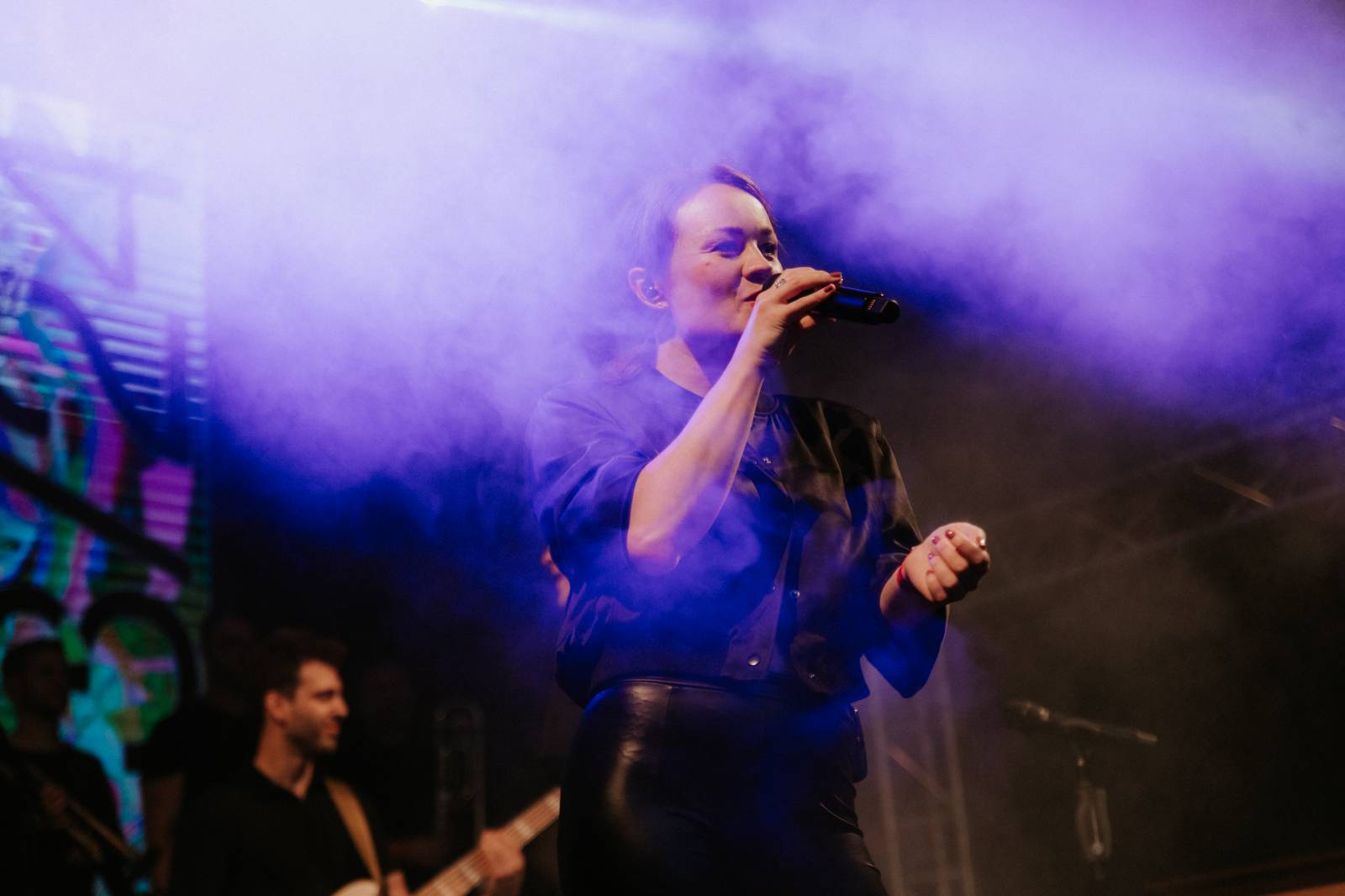 Úvodní den ve Varech se neobešel bez deště. Vystoupili Vojtěch Dyk, Morcheeba a Indoor Garden Party