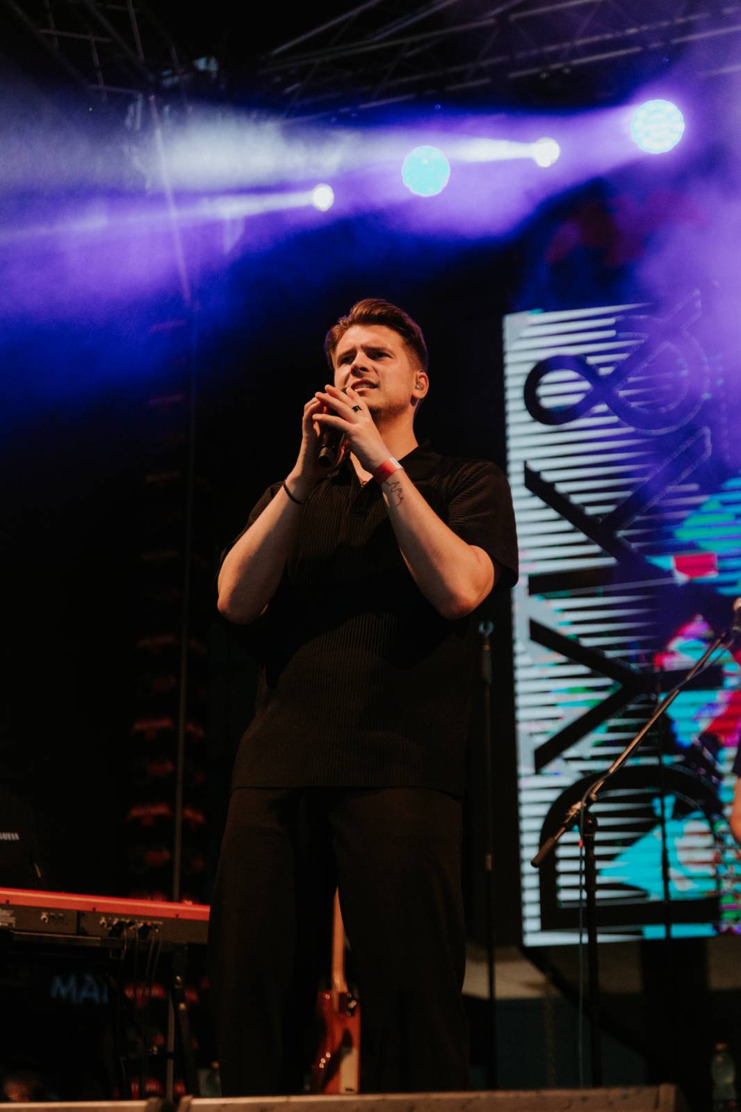 Úvodní den ve Varech se neobešel bez deště. Vystoupili Vojtěch Dyk, Morcheeba a Indoor Garden Party