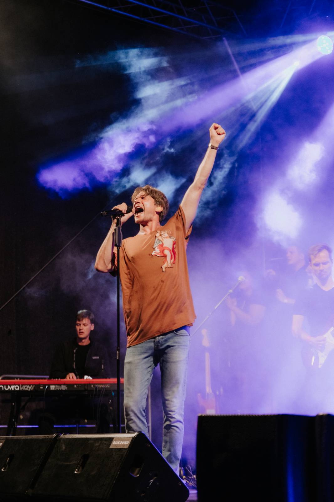 Úvodní den ve Varech se neobešel bez deště. Vystoupili Vojtěch Dyk, Morcheeba a Indoor Garden Party