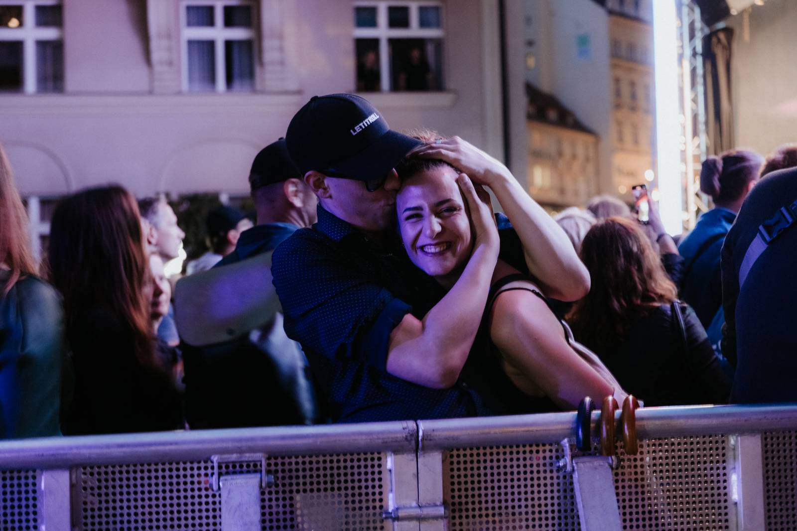 Úvodní den ve Varech se neobešel bez deště. Vystoupili Vojtěch Dyk, Morcheeba a Indoor Garden Party