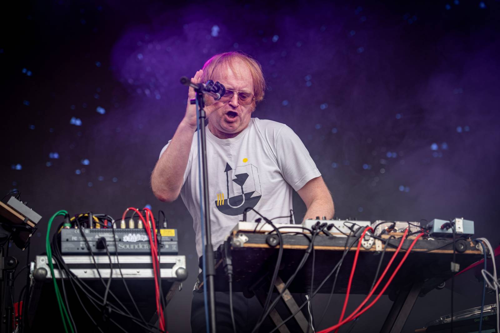 Druhý den KVIFF: Koncerty, módní přehlídky a narvaný Mattoni Life Bar