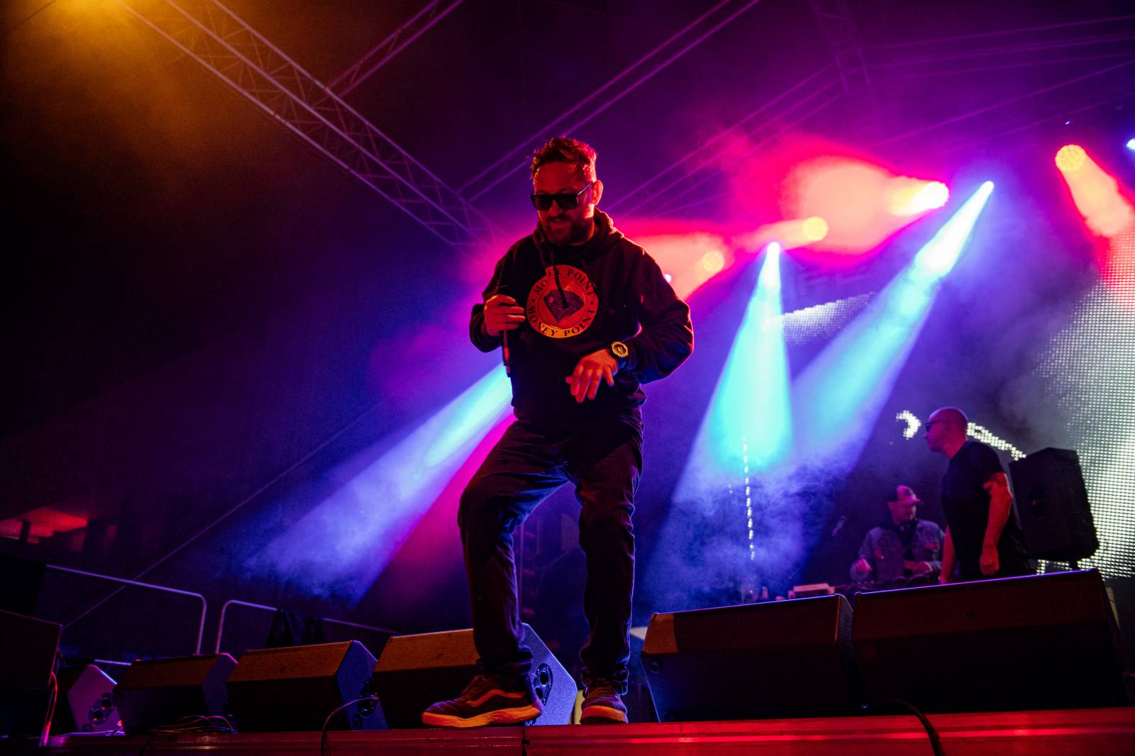 Druhý den KVIFF: Koncerty, módní přehlídky a narvaný Mattoni Life Bar