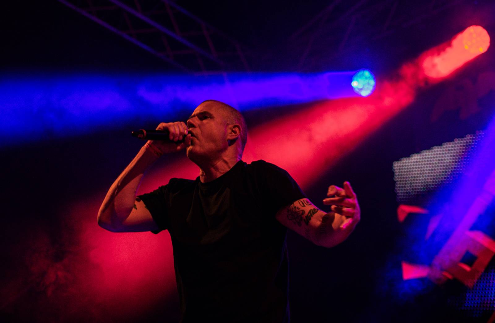 Druhý den KVIFF: Koncerty, módní přehlídky a narvaný Mattoni Life Bar