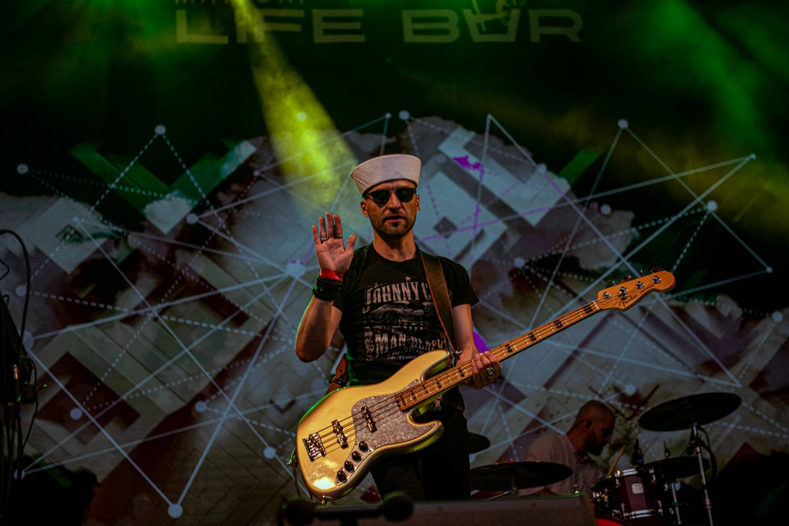 Druhý den KVIFF: Koncerty, módní přehlídky a narvaný Mattoni Life Bar