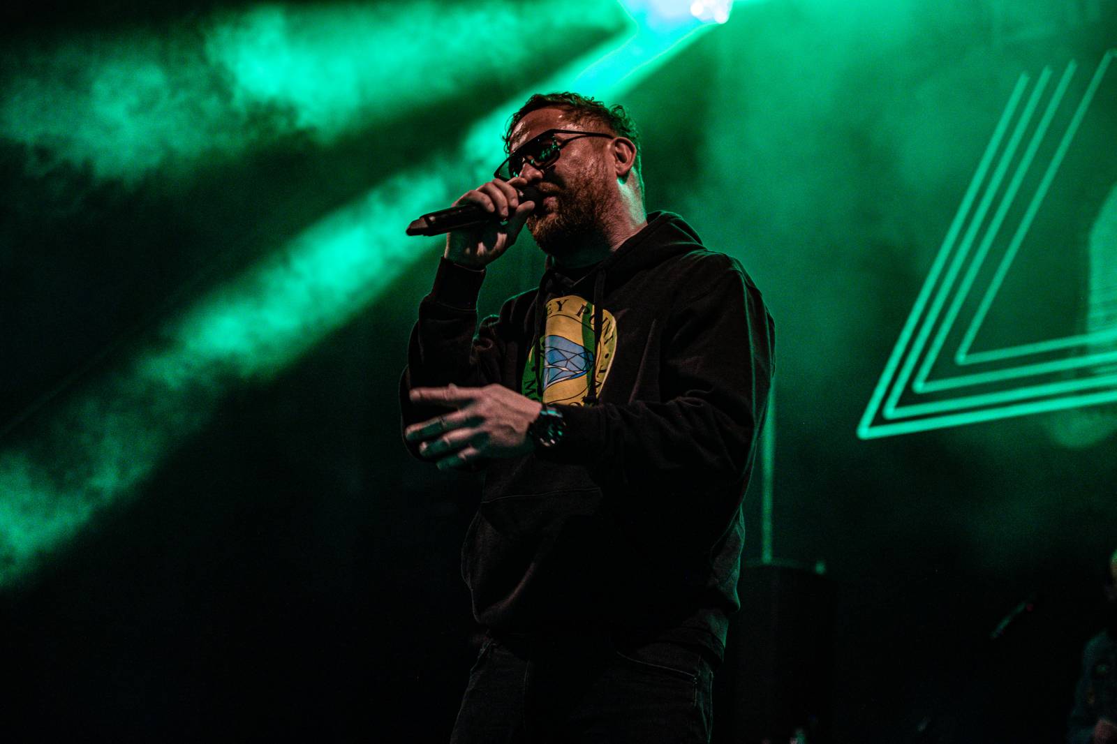 Druhý den KVIFF: Koncerty, módní přehlídky a narvaný Mattoni Life Bar