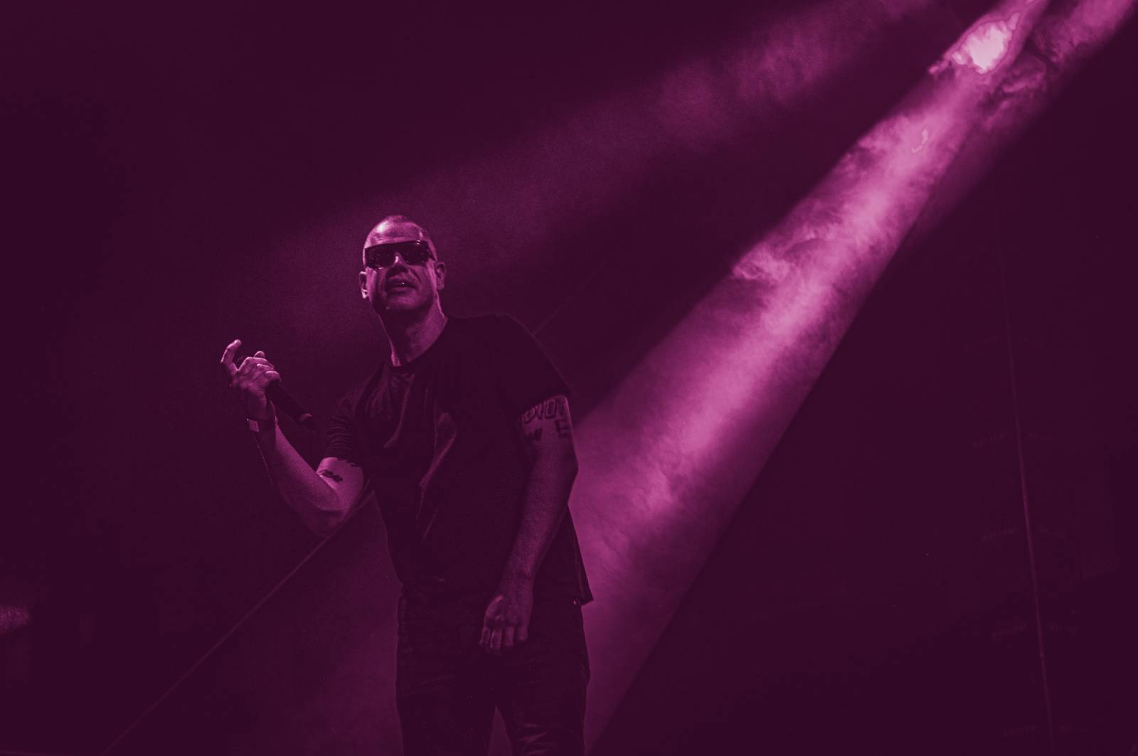 Druhý den KVIFF: Koncerty, módní přehlídky a narvaný Mattoni Life Bar