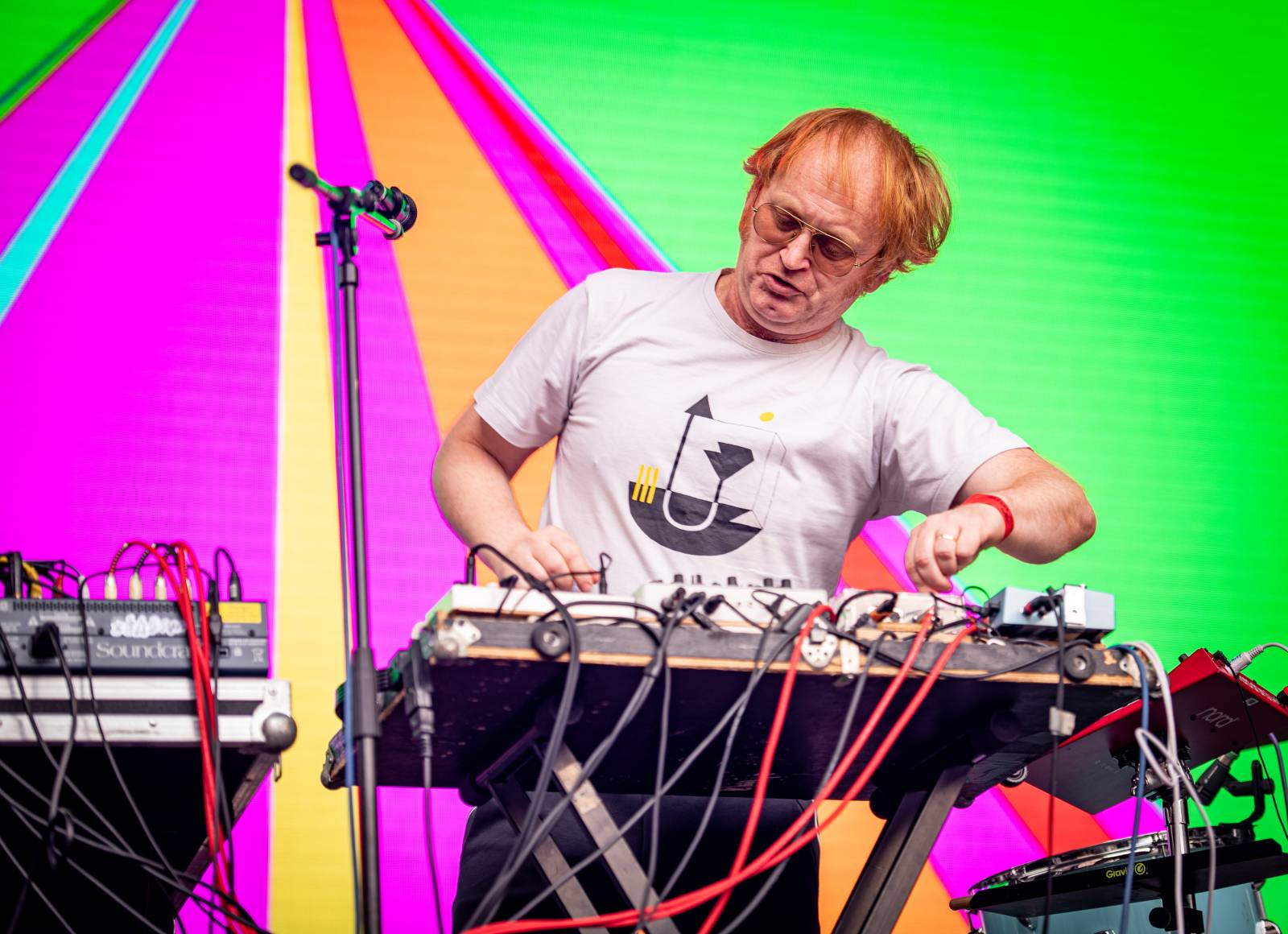 Druhý den KVIFF: Koncerty, módní přehlídky a narvaný Mattoni Life Bar