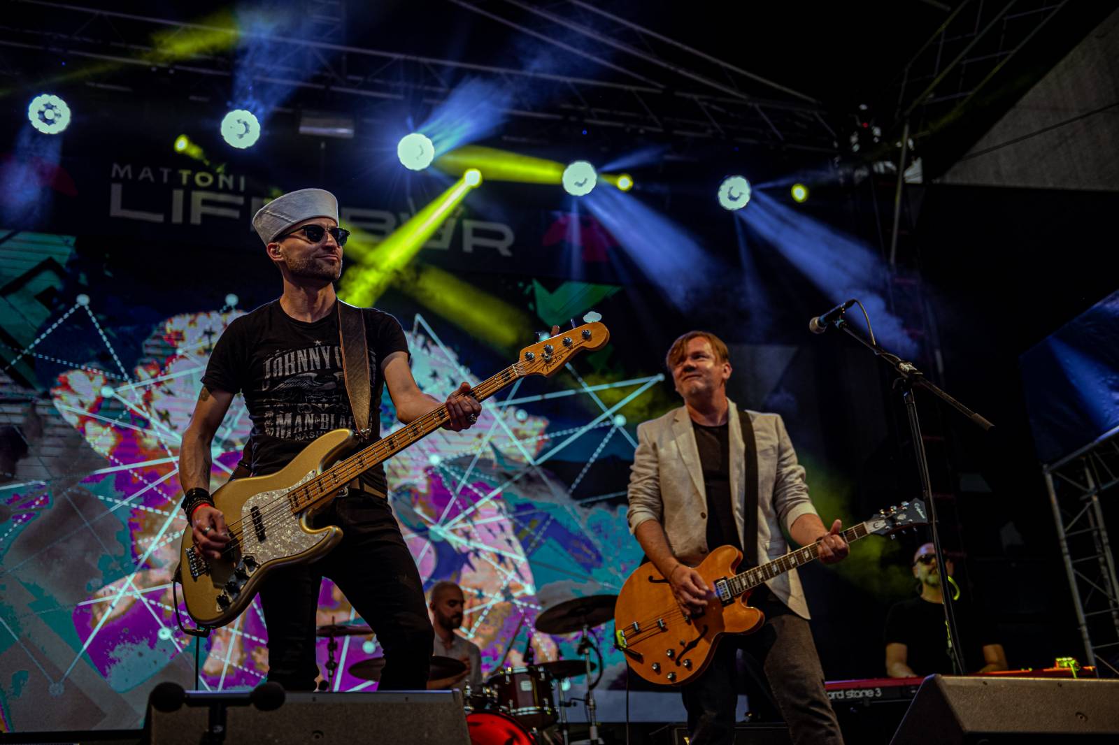 Druhý den KVIFF: Koncerty, módní přehlídky a narvaný Mattoni Life Bar