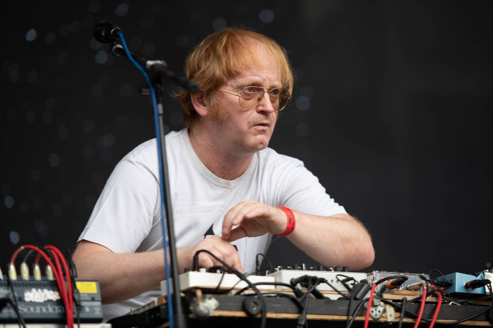 Druhý den KVIFF: Koncerty, módní přehlídky a narvaný Mattoni Life Bar