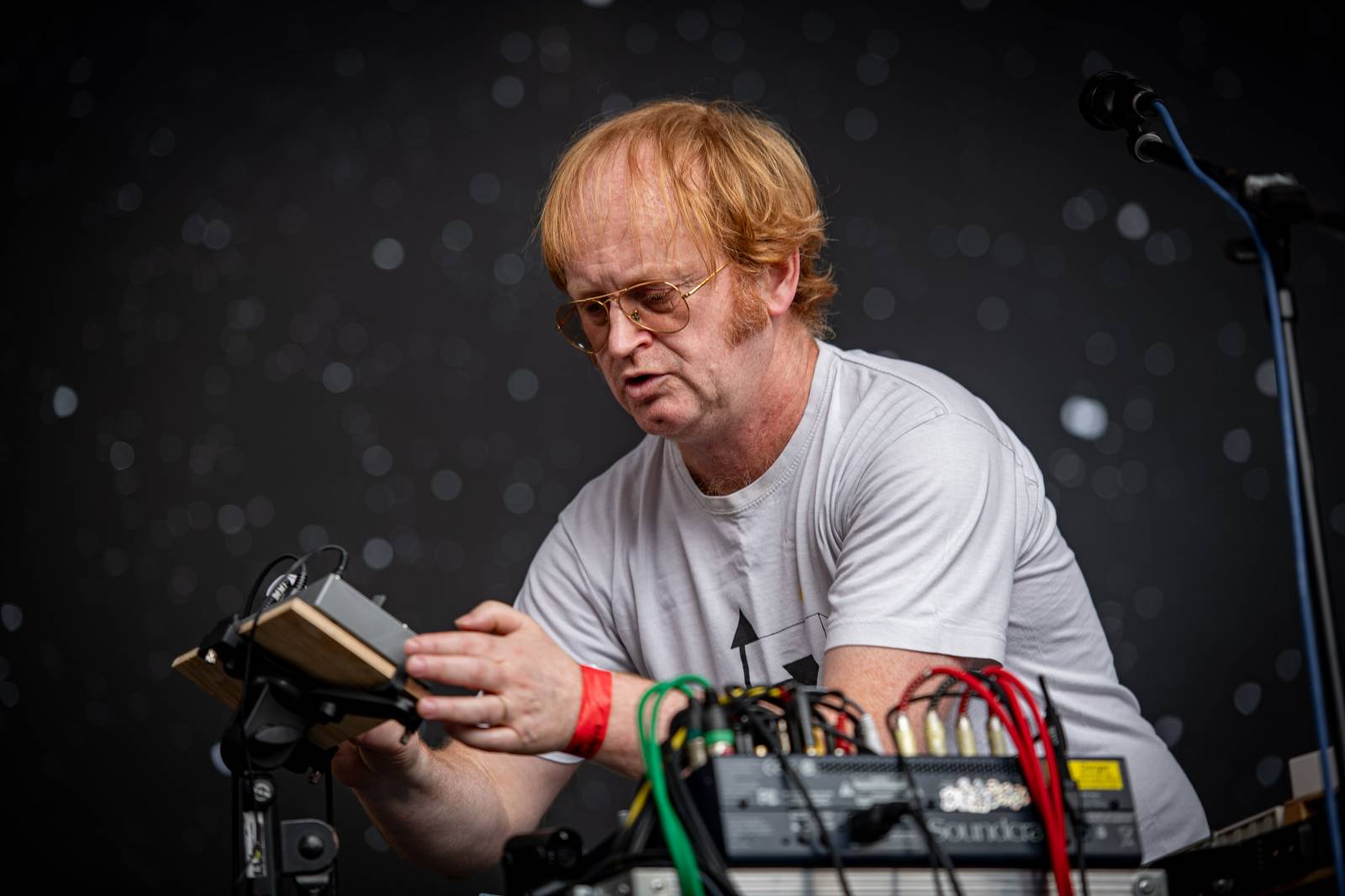 Druhý den KVIFF: Koncerty, módní přehlídky a narvaný Mattoni Life Bar