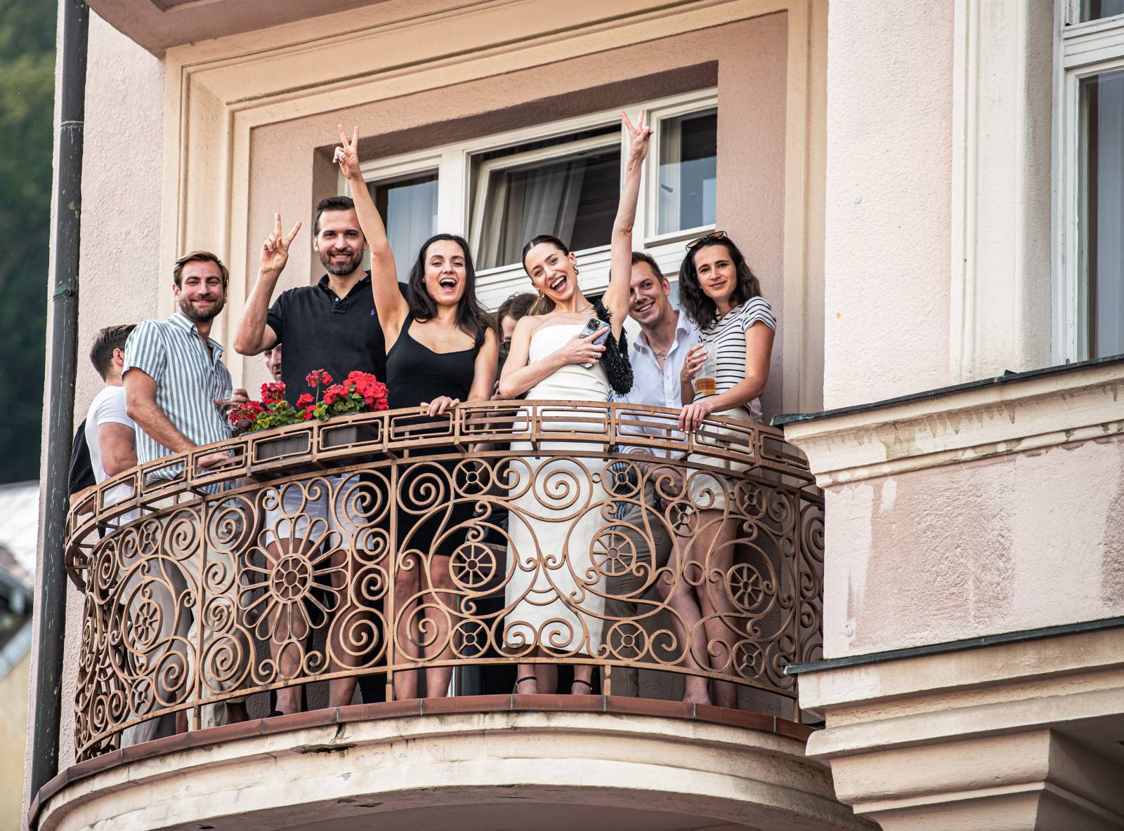 Druhý den KVIFF: Koncerty, módní přehlídky a narvaný Mattoni Life Bar