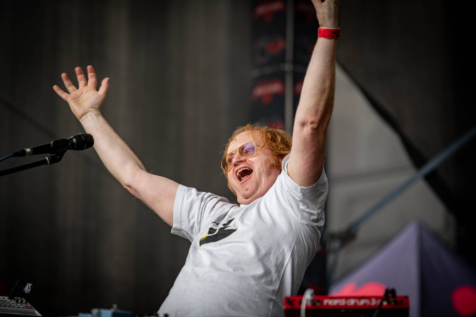 Druhý den KVIFF: Koncerty, módní přehlídky a narvaný Mattoni Life Bar