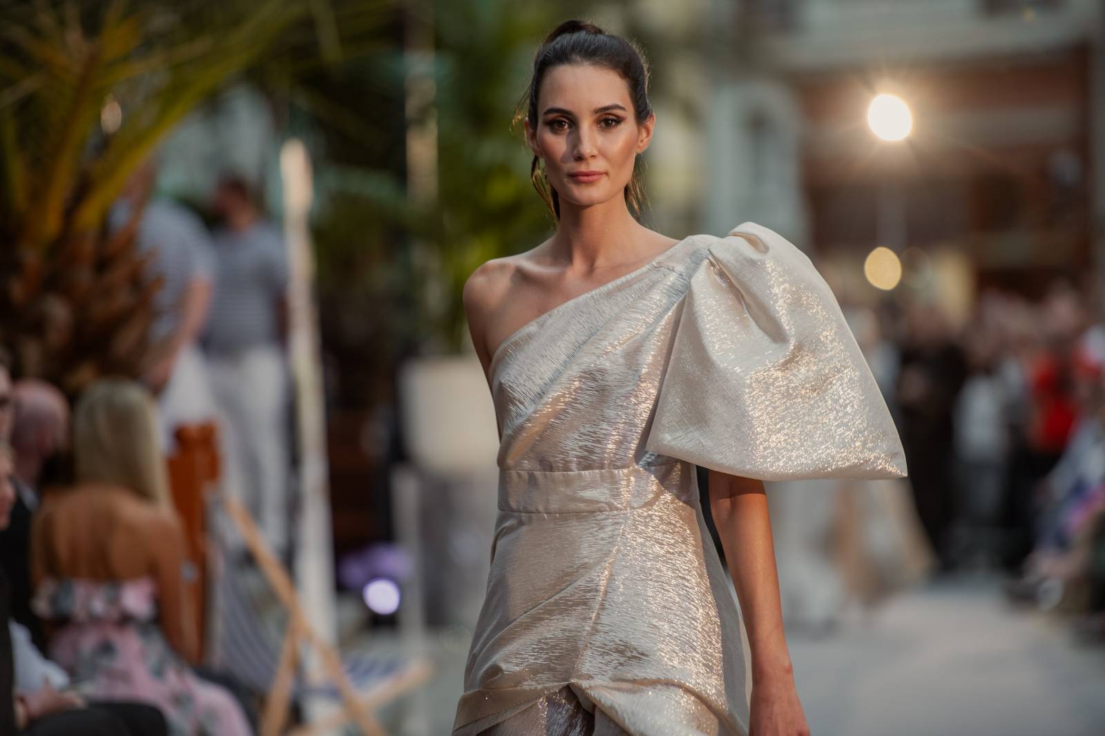 Druhý den KVIFF: Koncerty, módní přehlídky a narvaný Mattoni Life Bar