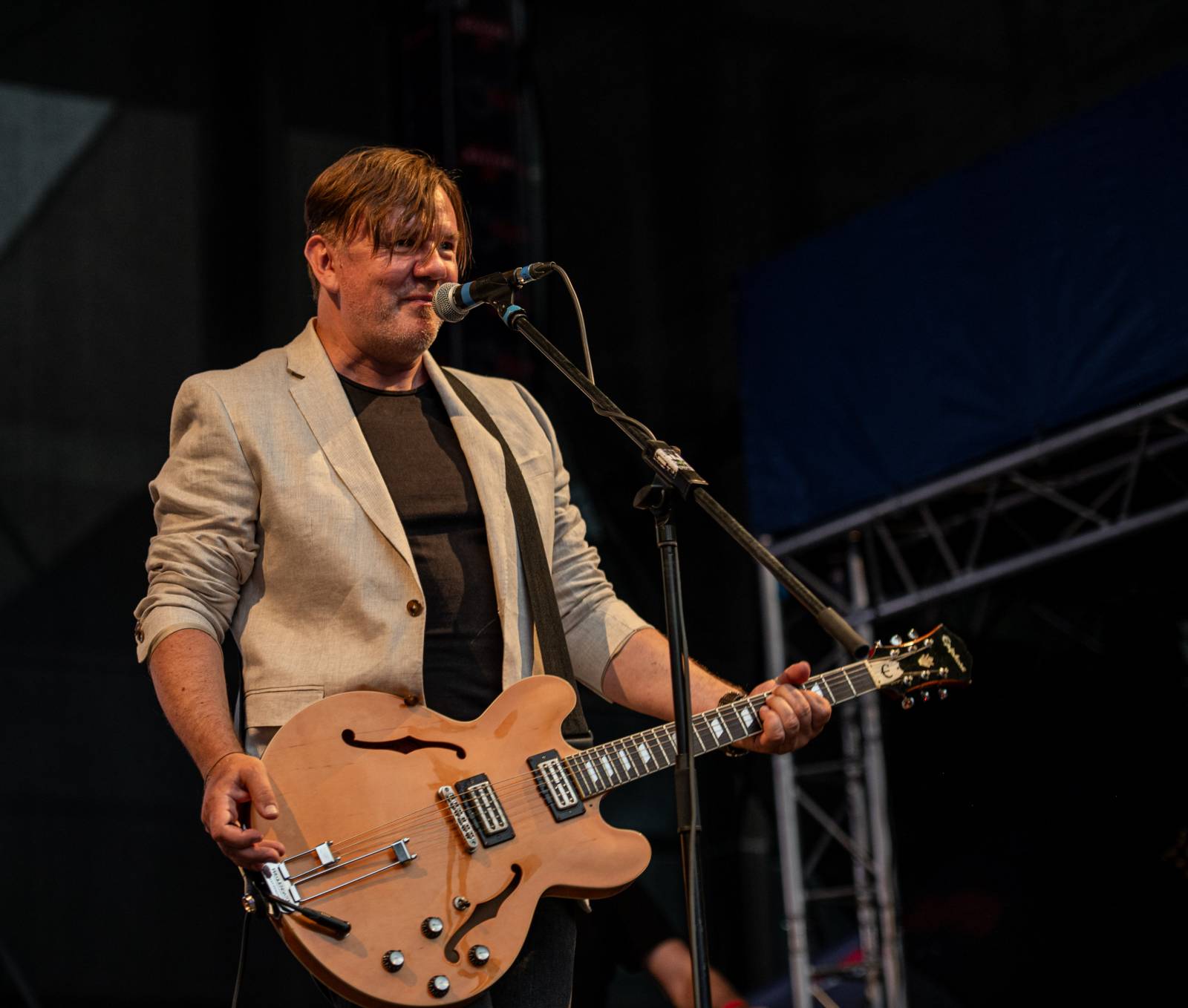 Druhý den KVIFF: Koncerty, módní přehlídky a narvaný Mattoni Life Bar