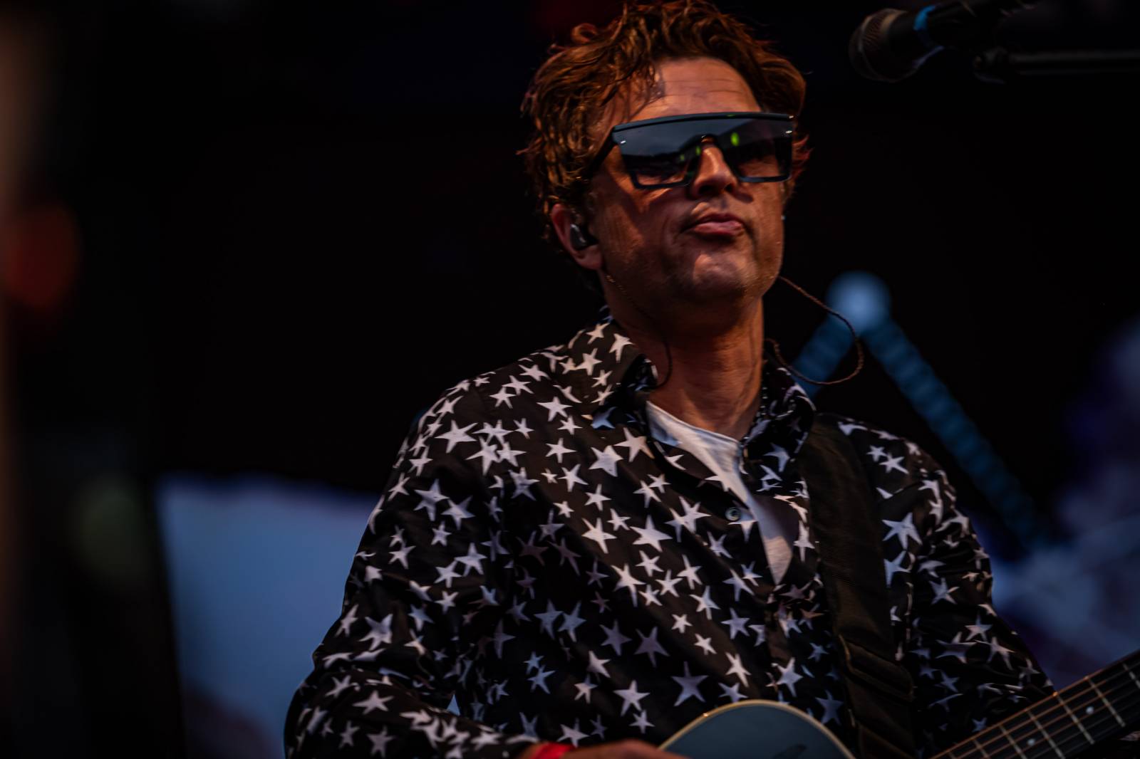 Druhý den KVIFF: Koncerty, módní přehlídky a narvaný Mattoni Life Bar