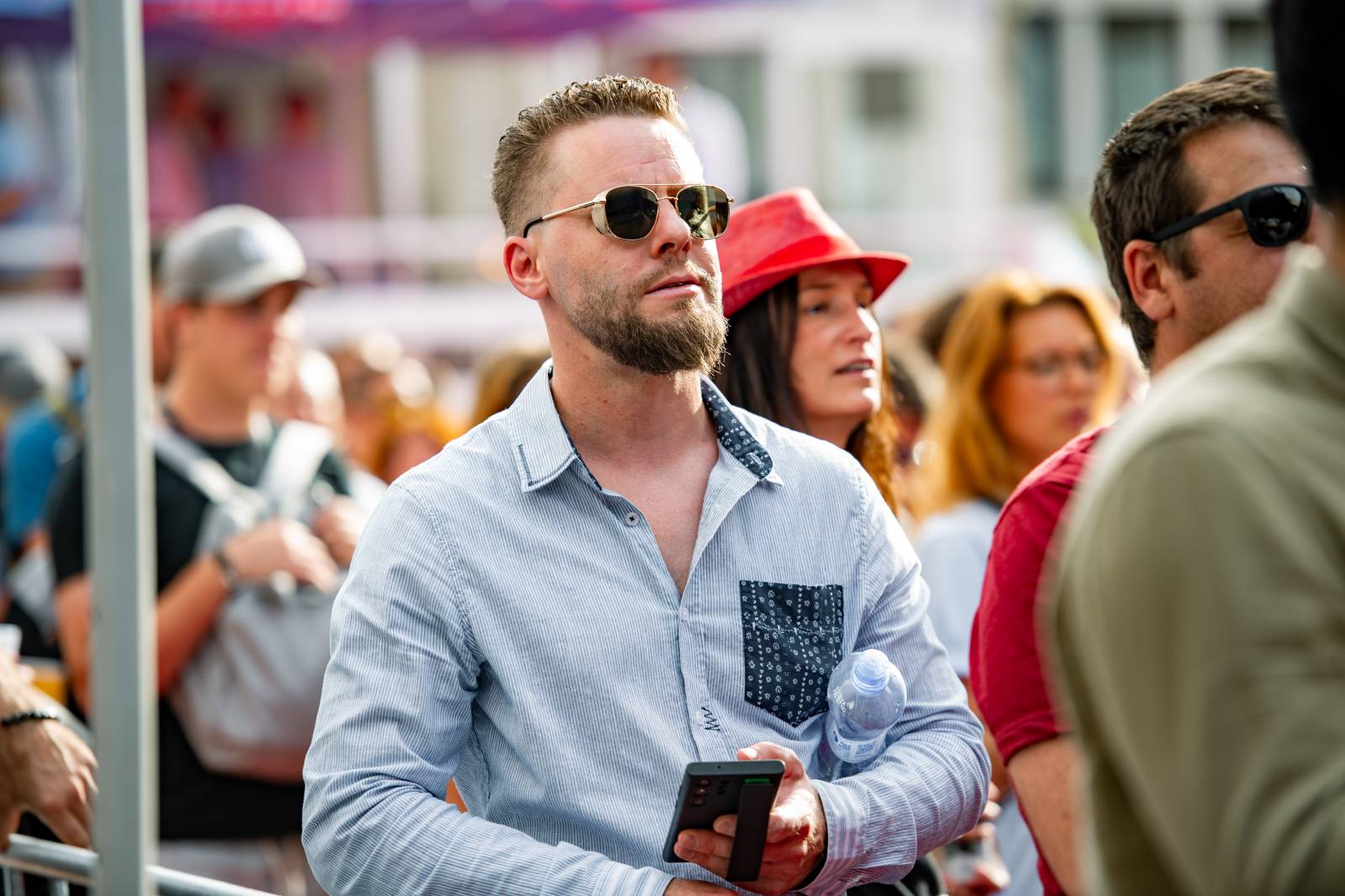 Druhý den KVIFF: Koncerty, módní přehlídky a narvaný Mattoni Life Bar