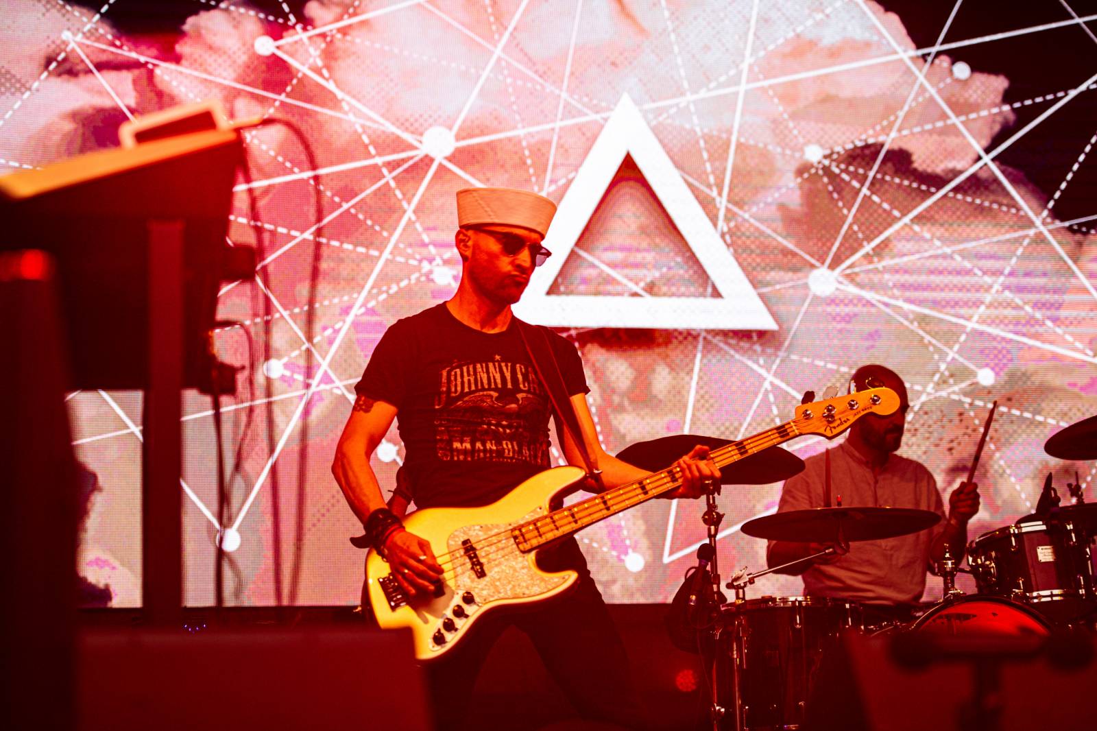 Druhý den KVIFF: Koncerty, módní přehlídky a narvaný Mattoni Life Bar