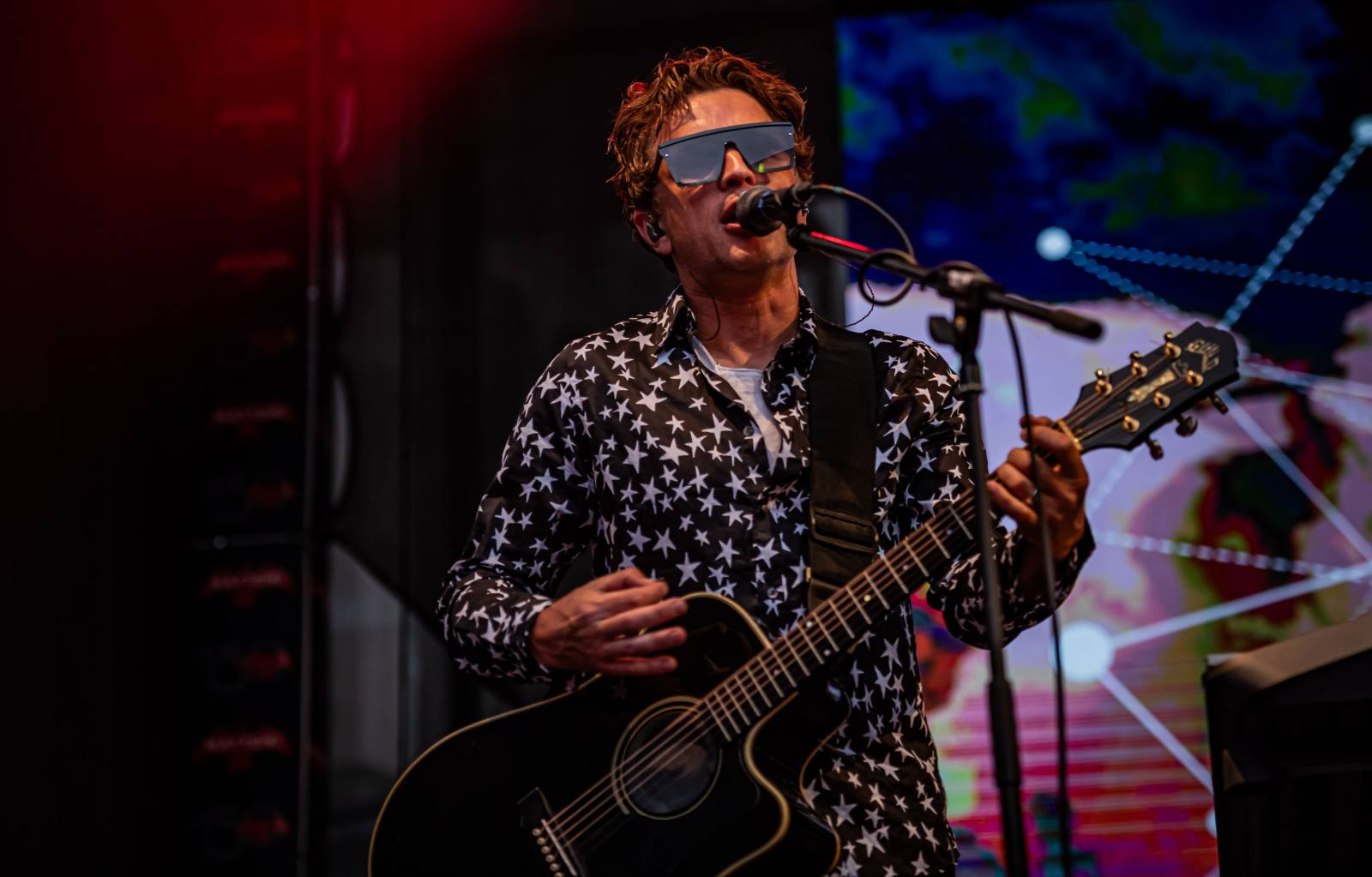 Druhý den KVIFF: Koncerty, módní přehlídky a narvaný Mattoni Life Bar