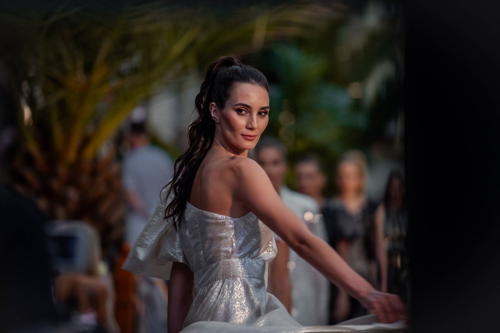 Druhý den KVIFF: Koncerty, módní přehlídky a narvaný Mattoni Life Bar