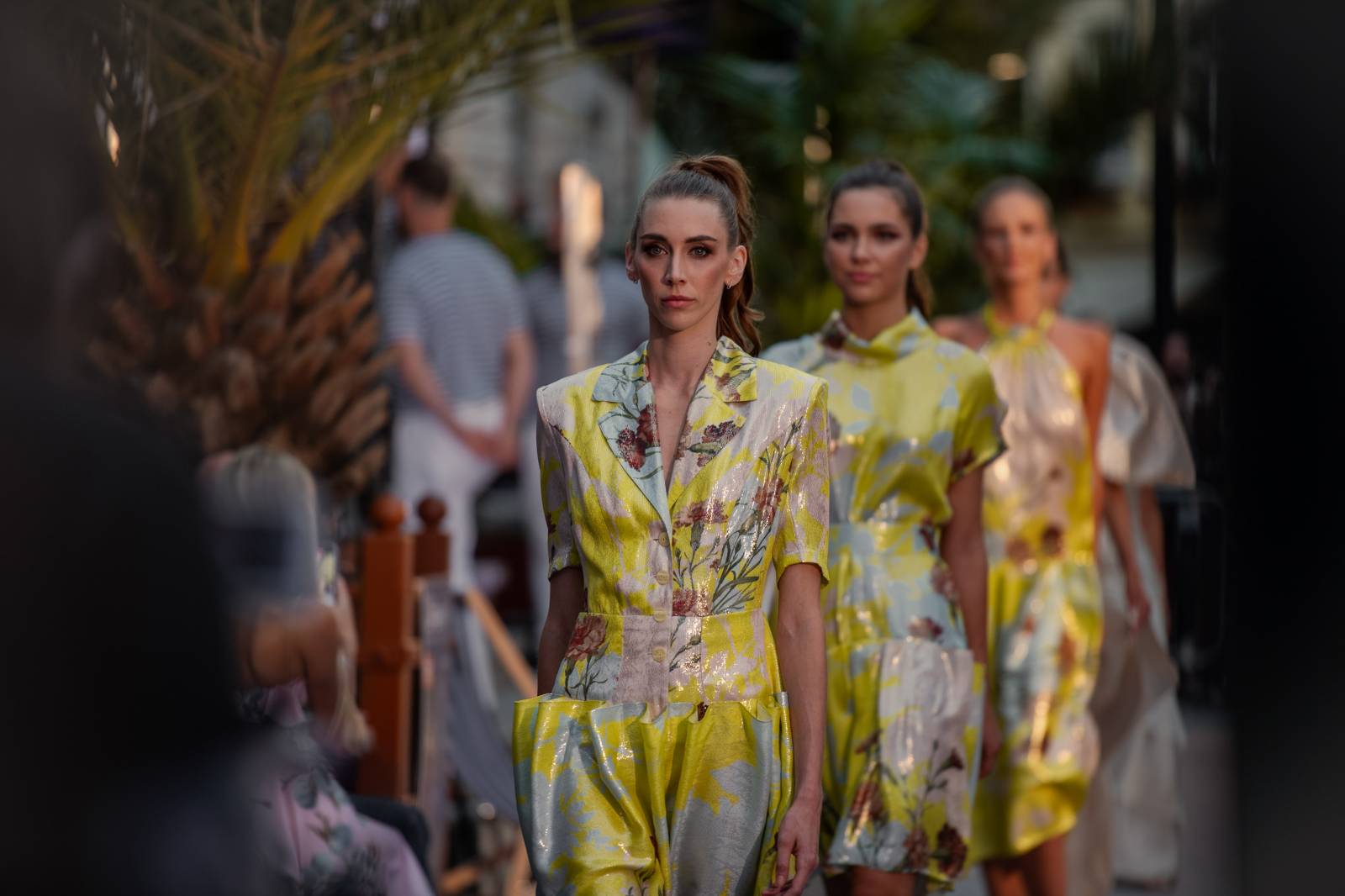 Druhý den KVIFF: Koncerty, módní přehlídky a narvaný Mattoni Life Bar