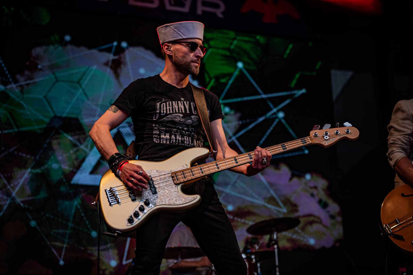 Druhý den KVIFF: Koncerty, módní přehlídky a narvaný Mattoni Life Bar