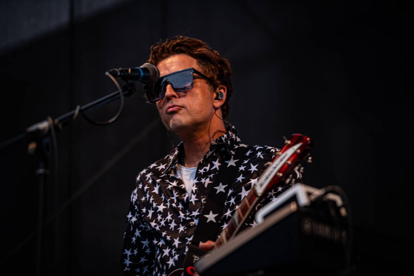 Druhý den KVIFF: Koncerty, módní přehlídky a narvaný Mattoni Life Bar