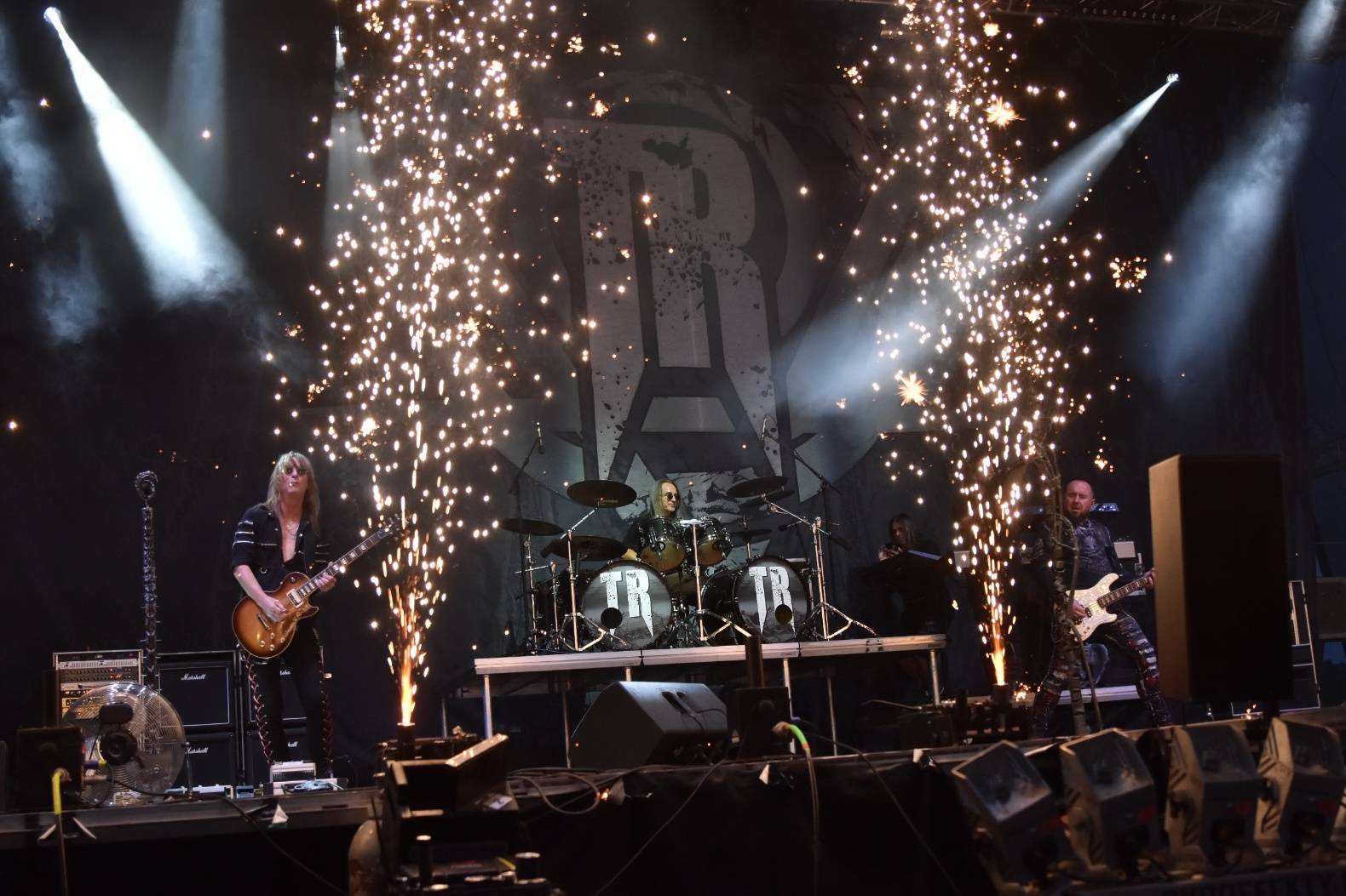 Přeštěnice si připravily program pro velké i malé. Cirk La Putyka dovezla akrobaty a Rybičky 48 a Traktor ohně