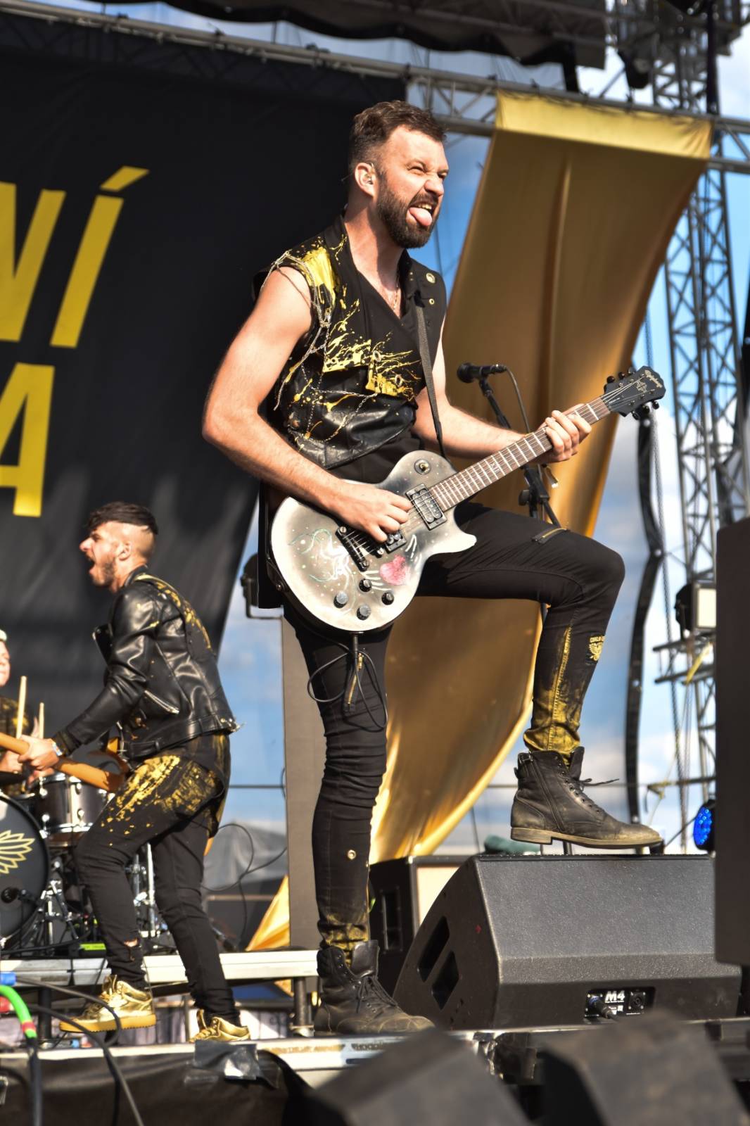 Přeštěnice si připravily program pro velké i malé. Cirk La Putyka dovezla akrobaty a Rybičky 48 a Traktor ohně