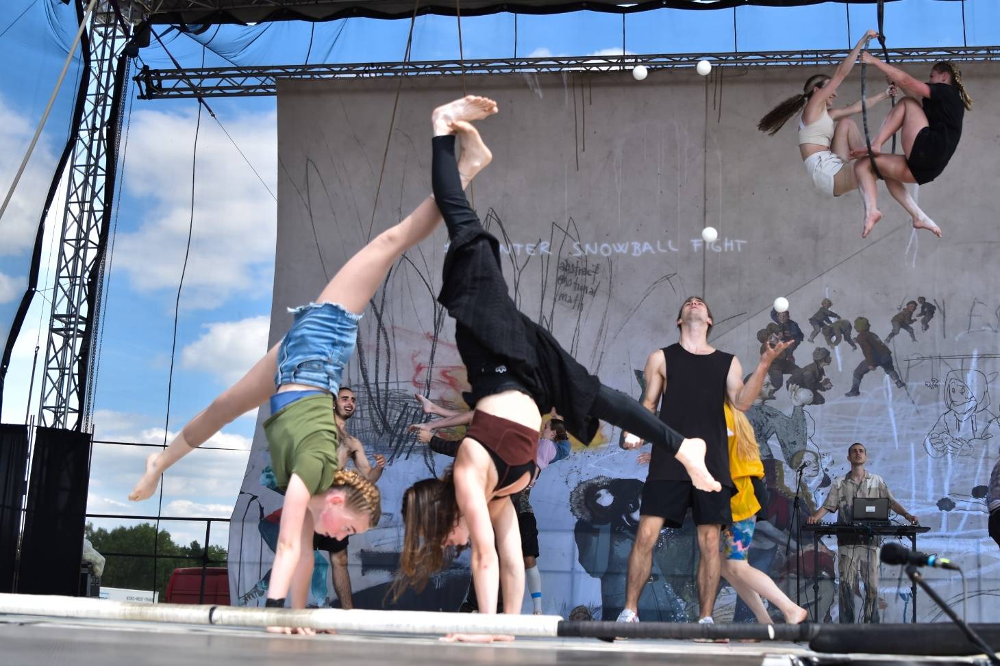 Přeštěnice si připravily program pro velké i malé. Cirk La Putyka dovezla akrobaty a Rybičky 48 a Traktor ohně