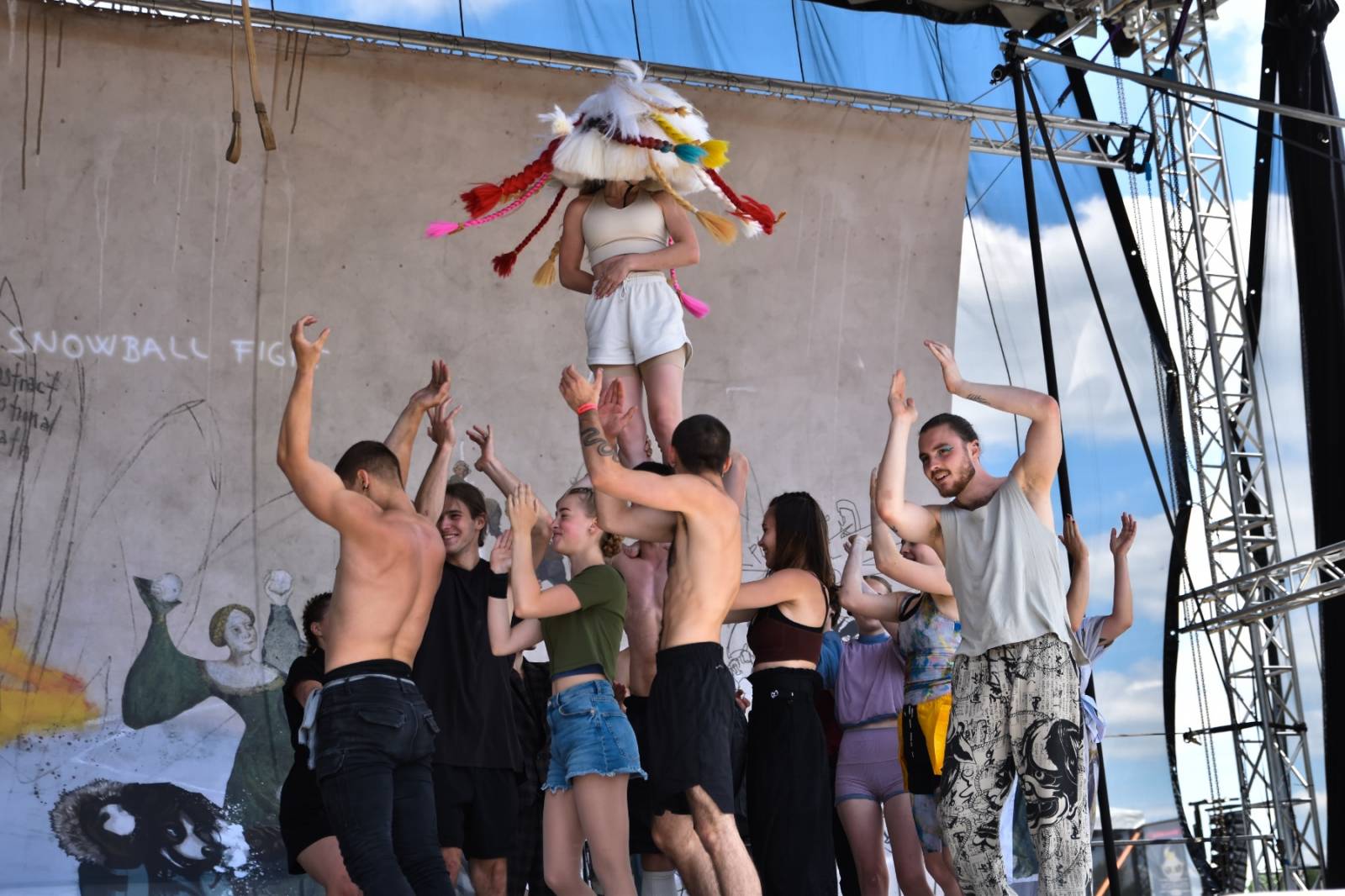 Přeštěnice si připravily program pro velké i malé. Cirk La Putyka dovezla akrobaty a Rybičky 48 a Traktor ohně