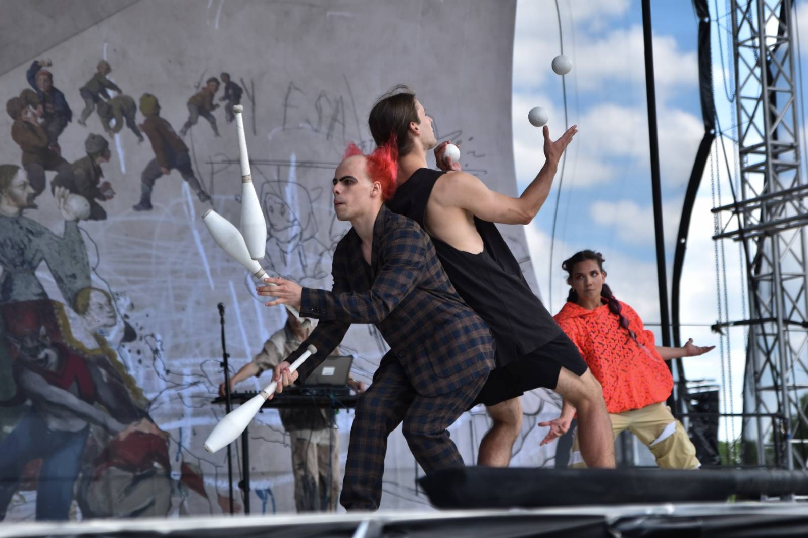 Přeštěnice si připravily program pro velké i malé. Cirk La Putyka dovezla akrobaty a Rybičky 48 a Traktor ohně