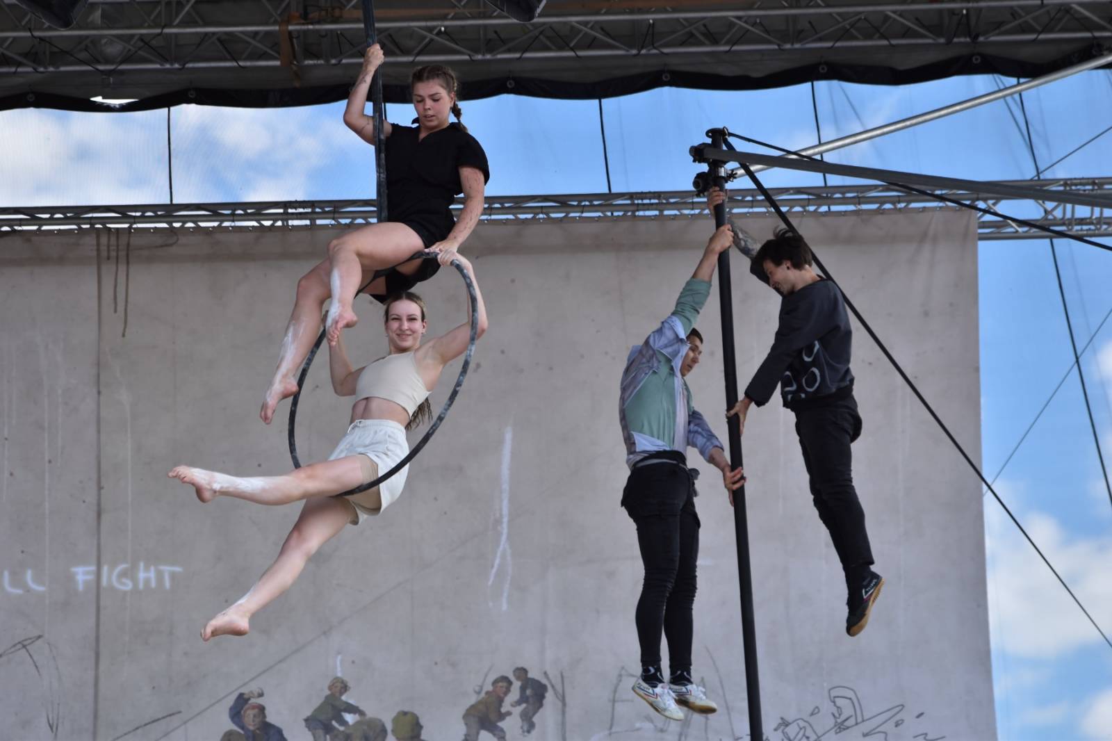 Přeštěnice si připravily program pro velké i malé. Cirk La Putyka dovezla akrobaty a Rybičky 48 a Traktor ohně