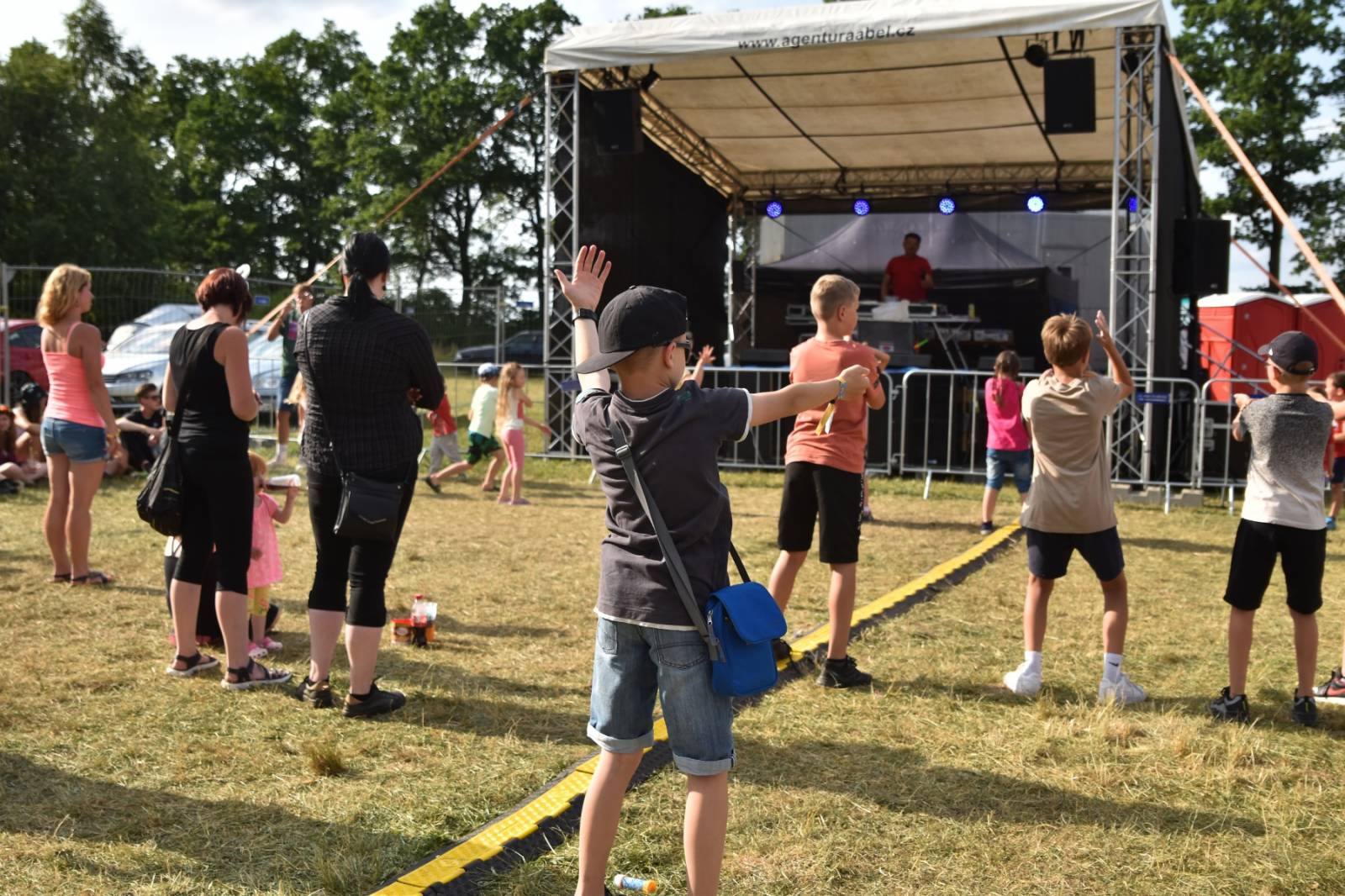 Přeštěnice si připravily program pro velké i malé. Cirk La Putyka dovezla akrobaty a Rybičky 48 a Traktor ohně