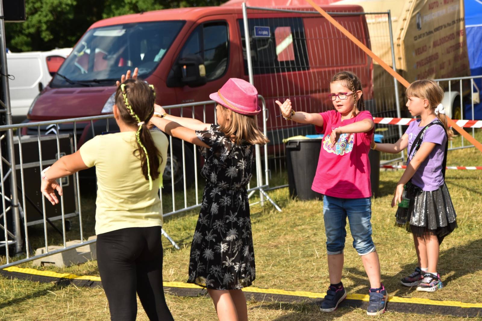 Přeštěnice si připravily program pro velké i malé. Cirk La Putyka dovezla akrobaty a Rybičky 48 a Traktor ohně