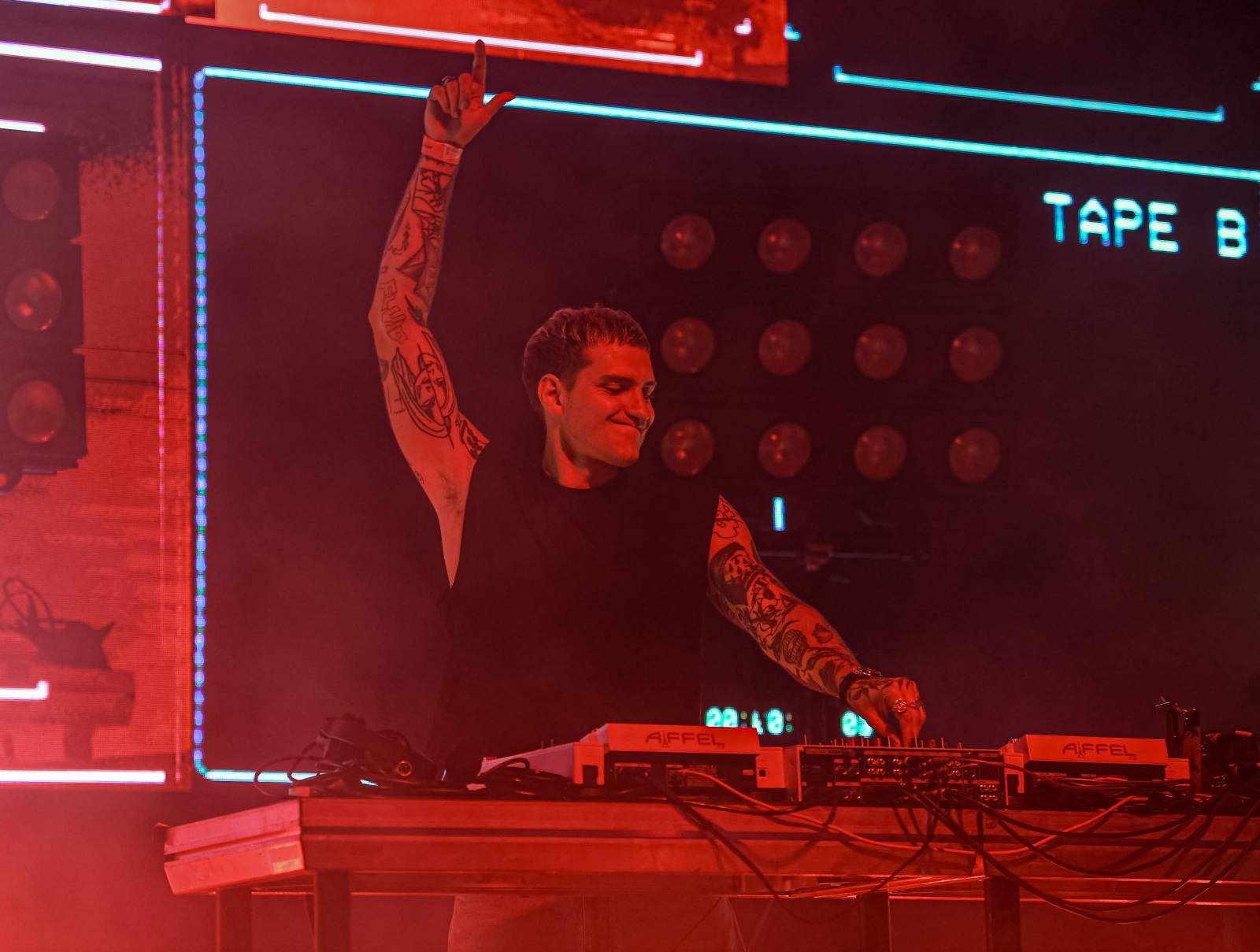 Emma Smetana a Jordan Haj zářili na KVIFF, Jaro Smejkal pěvecky doprovodil přehlídku Zuzany Černé