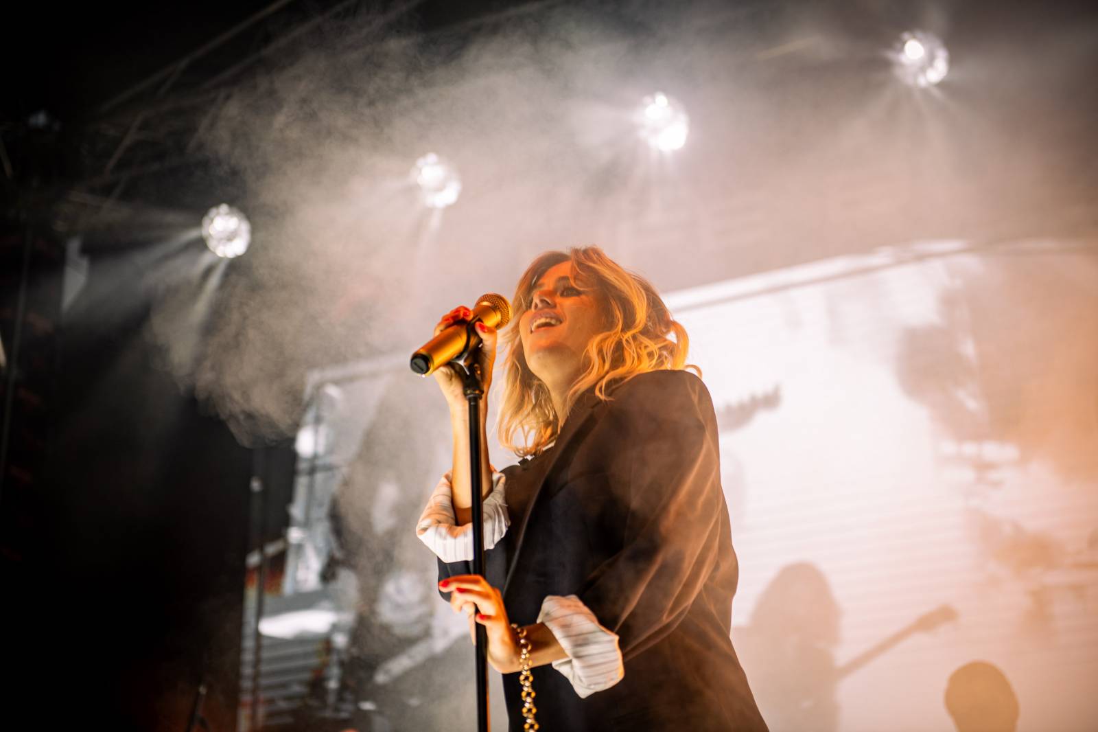 Emma Smetana a Jordan Haj zářili na KVIFF, Jaro Smejkal pěvecky doprovodil přehlídku Zuzany Černé