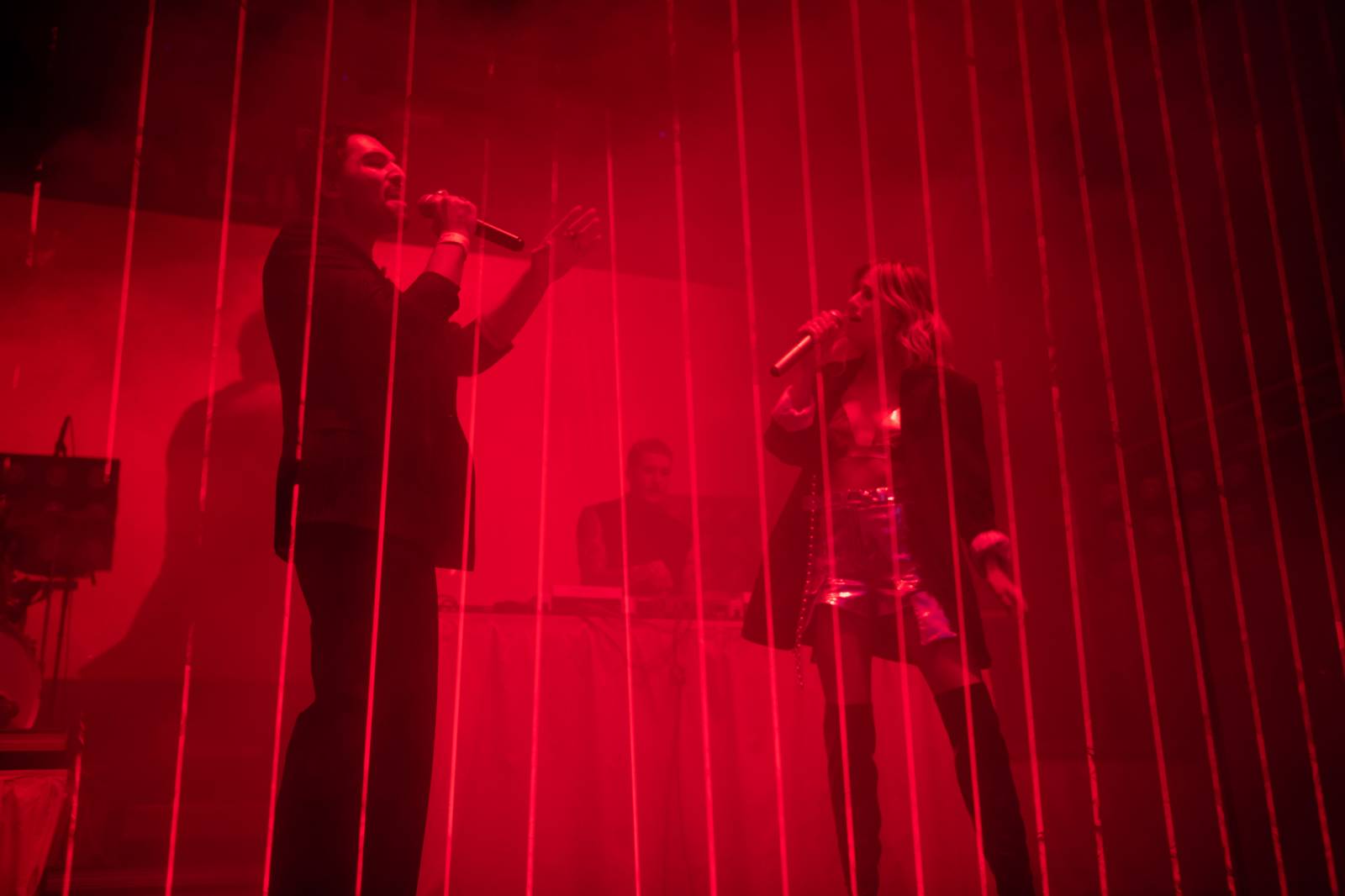 Emma Smetana a Jordan Haj zářili na KVIFF, Jaro Smejkal pěvecky doprovodil přehlídku Zuzany Černé