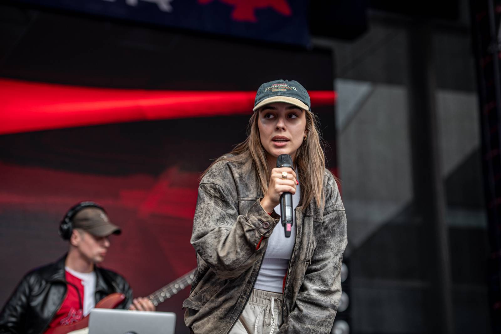 Emma Smetana a Jordan Haj zářili na KVIFF, Jaro Smejkal pěvecky doprovodil přehlídku Zuzany Černé