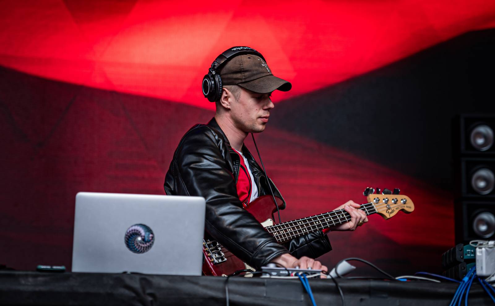 Emma Smetana a Jordan Haj zářili na KVIFF, Jaro Smejkal pěvecky doprovodil přehlídku Zuzany Černé